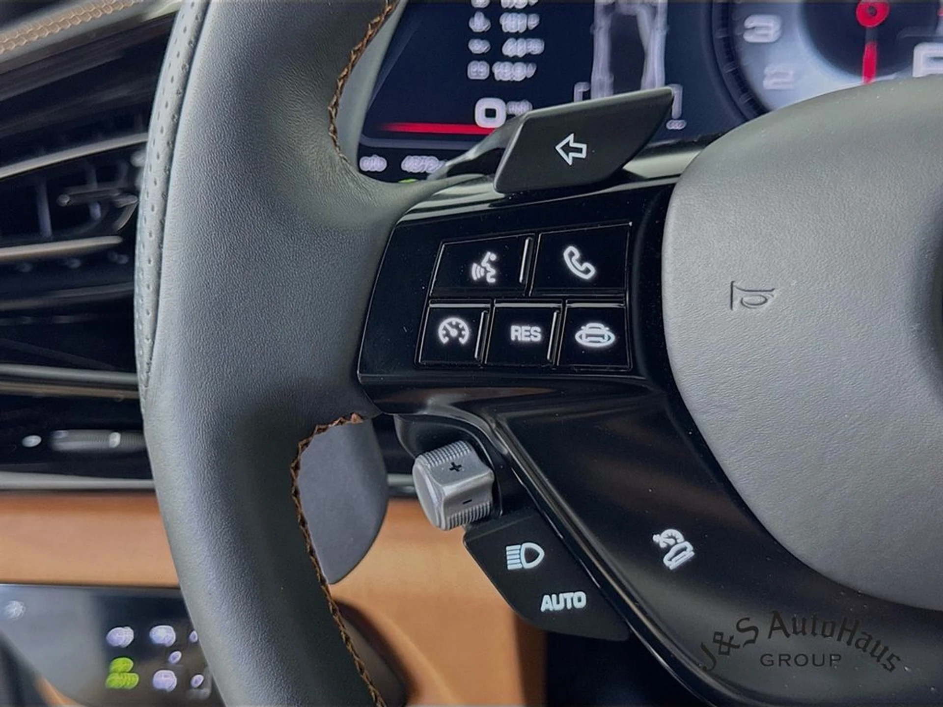 mph012_303112580_vmd2pgzg9o1abuf64cjh06stqan7_13cd2ffa7b