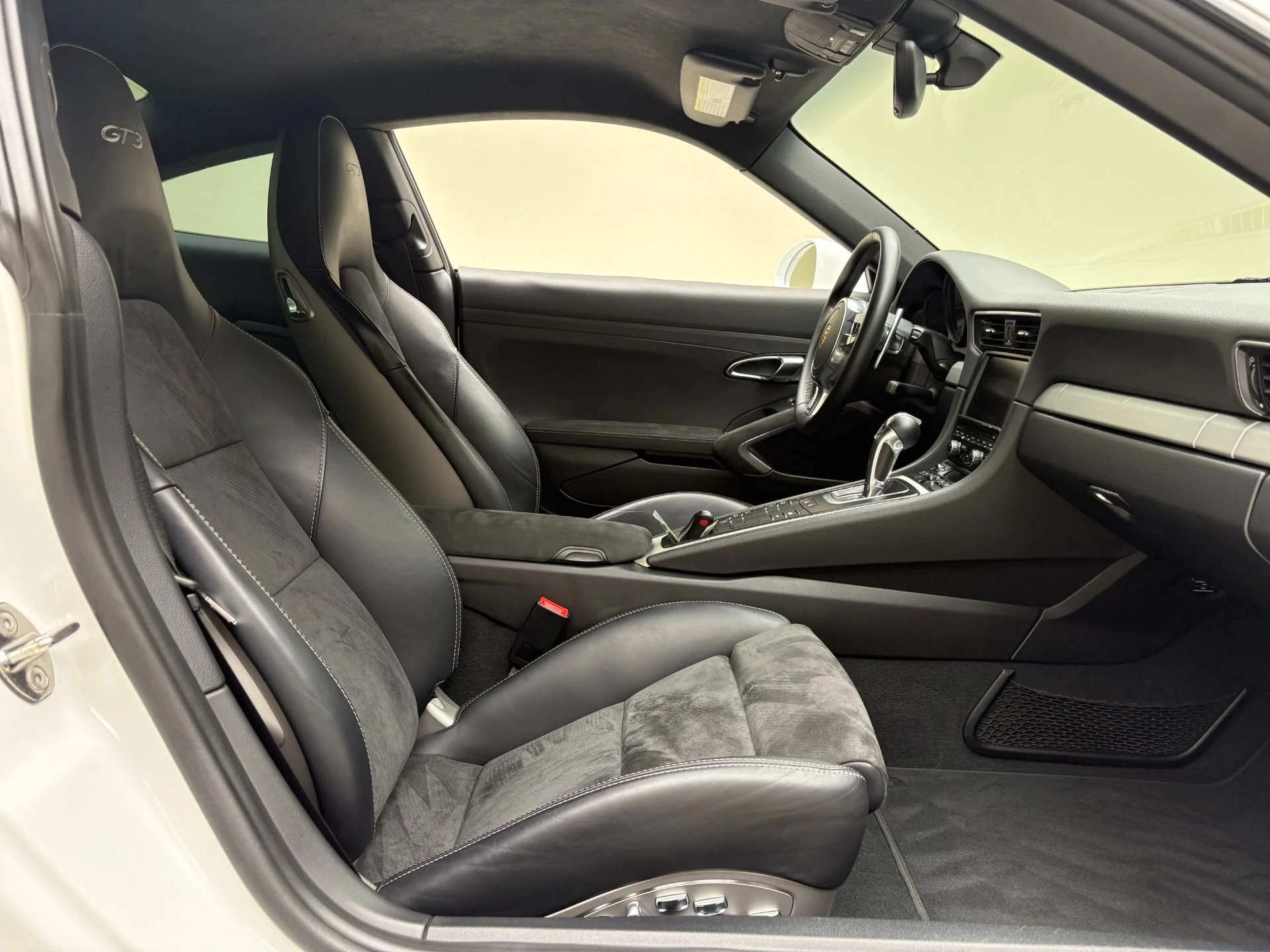 mph012_3039232481_Used_2015_Porsche_911_GT_3_1777923559_b037a60929