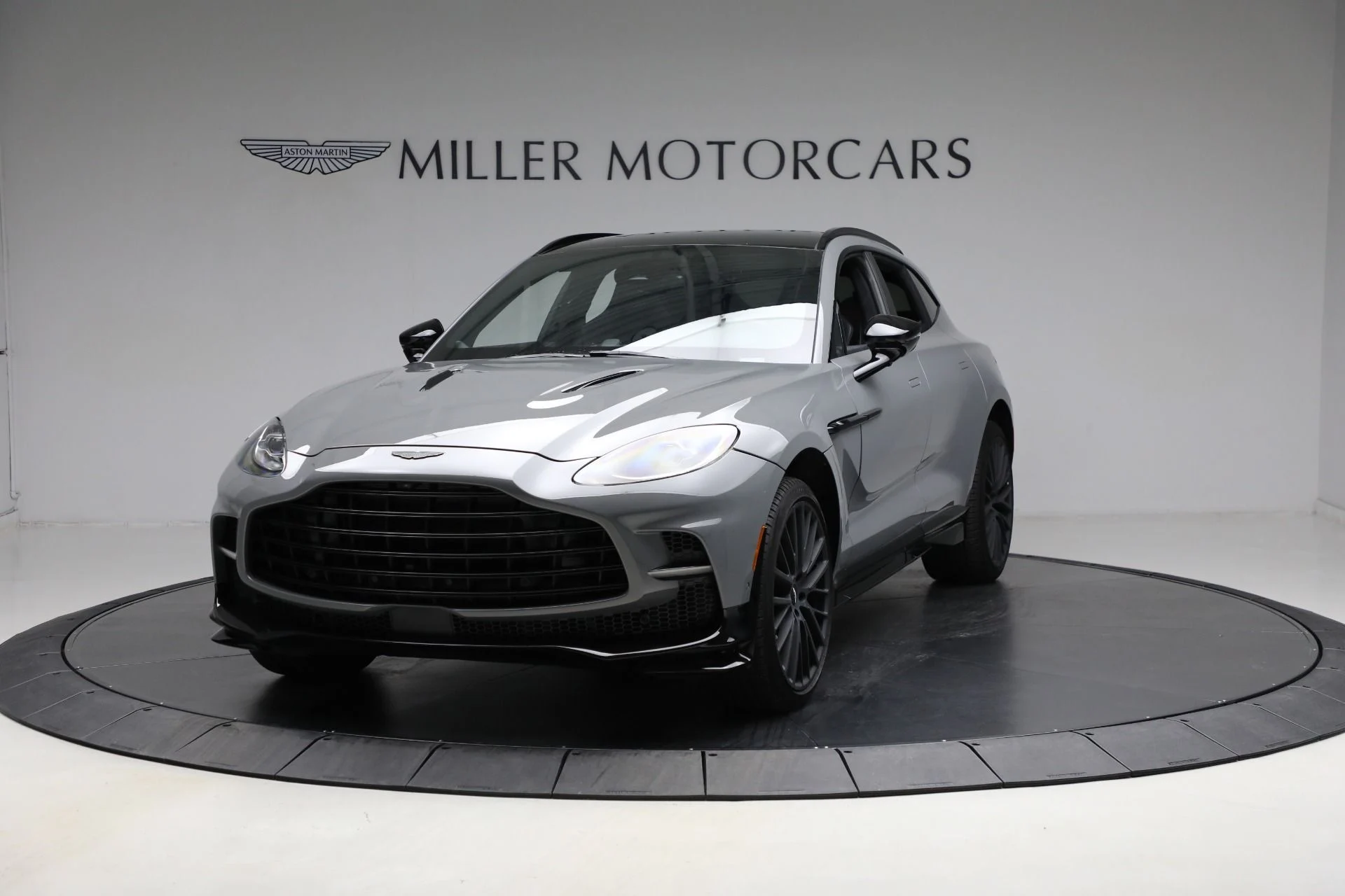 mph012_3040628737_Used_2025_Aston_Martin_DBX_707_cb12f42519