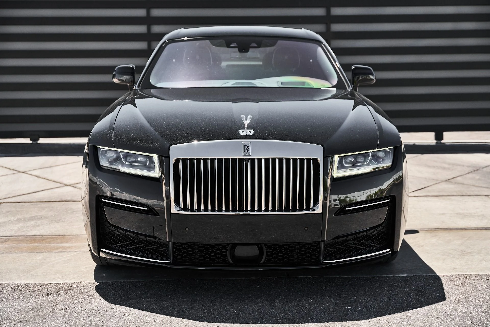 mph012_30437726_Used_2023_Rolls_Royce_Ghost_Base_1781657301_7e2e251769