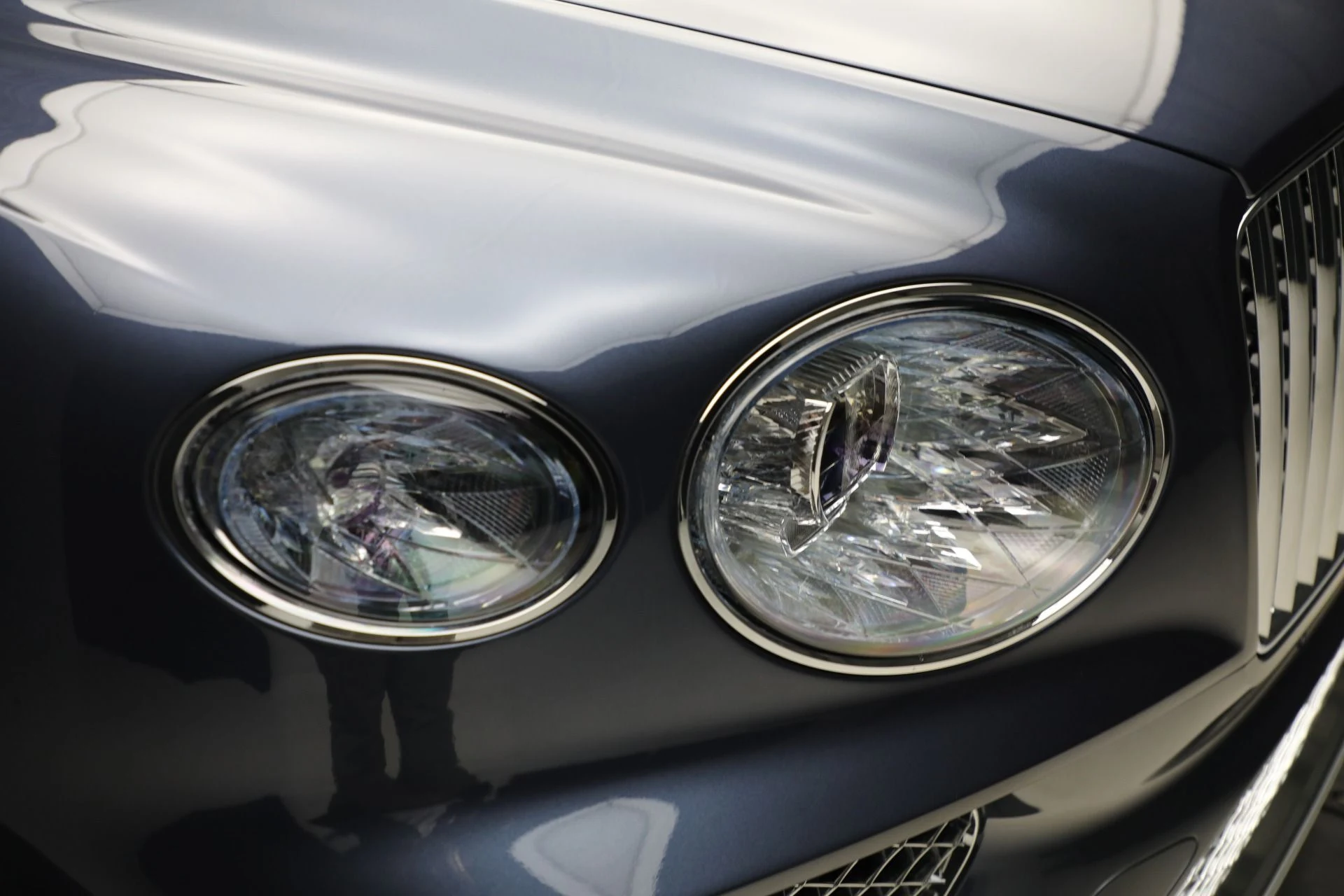 mph012_3047126570_Used_2025_Bentley_Bentayga_EWB_Azure_V8_1761149481_f0c9dc5681