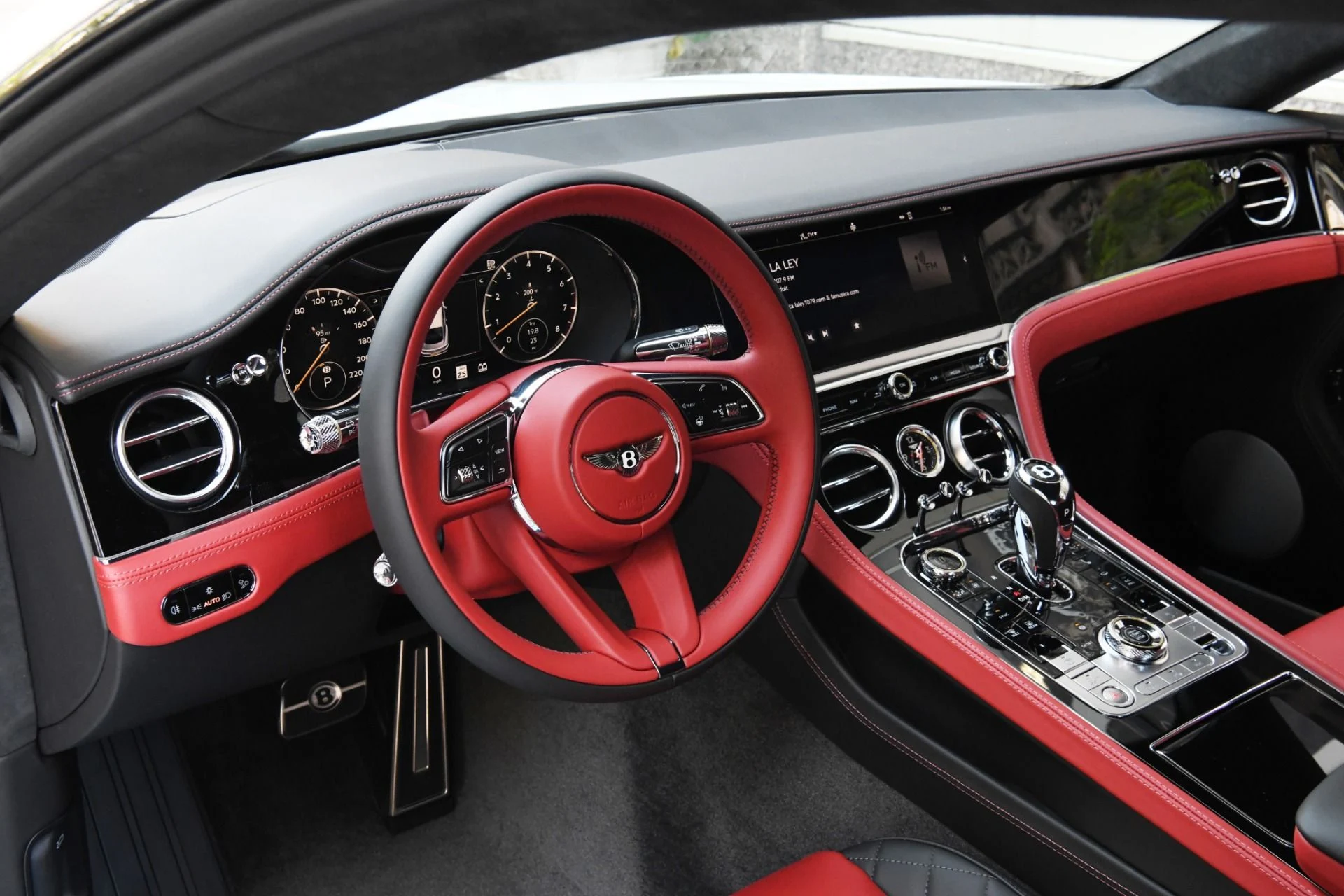 mph012_3050000510_Used_2022_Bentley_continental_GT_GT_V8_1722292187_aed0be95e6