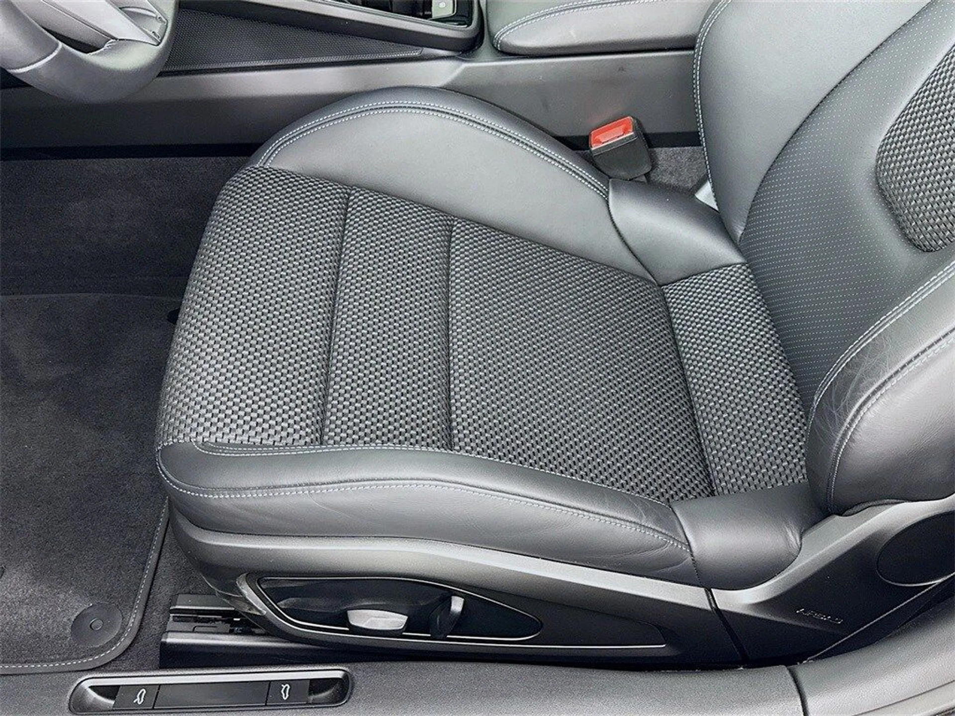 mph012_3050853079_b6fb89e46a9f8c6aaee39df51cfb3181x_263e291eee