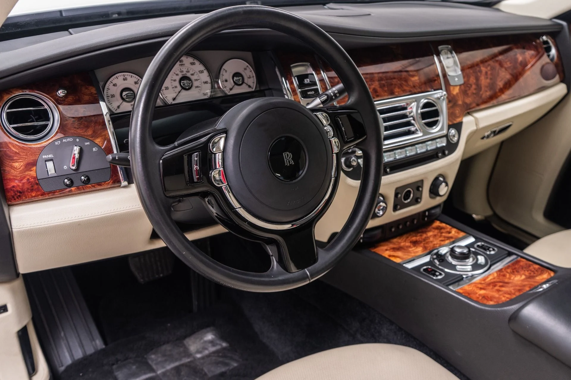 mph012_3052839708_Used_2010_Rolls_Royce_Ghost_1777319383_0f91654c56