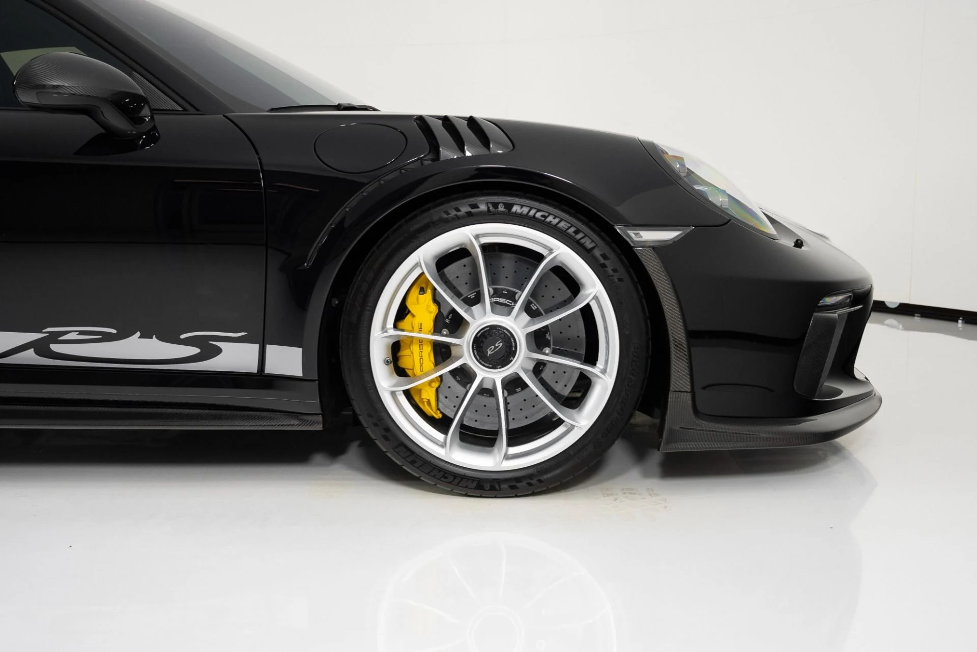 mph012_3053956658_Used_2019_Porsche_911_GT_3_RS_1753749474_8b67d1079b