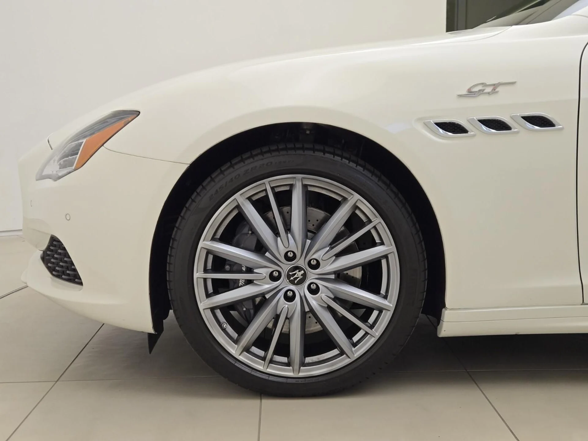 mph012_3062131692_Used_2023_Maserati_Quattroporte_GT_1777355967_7ed127e37f