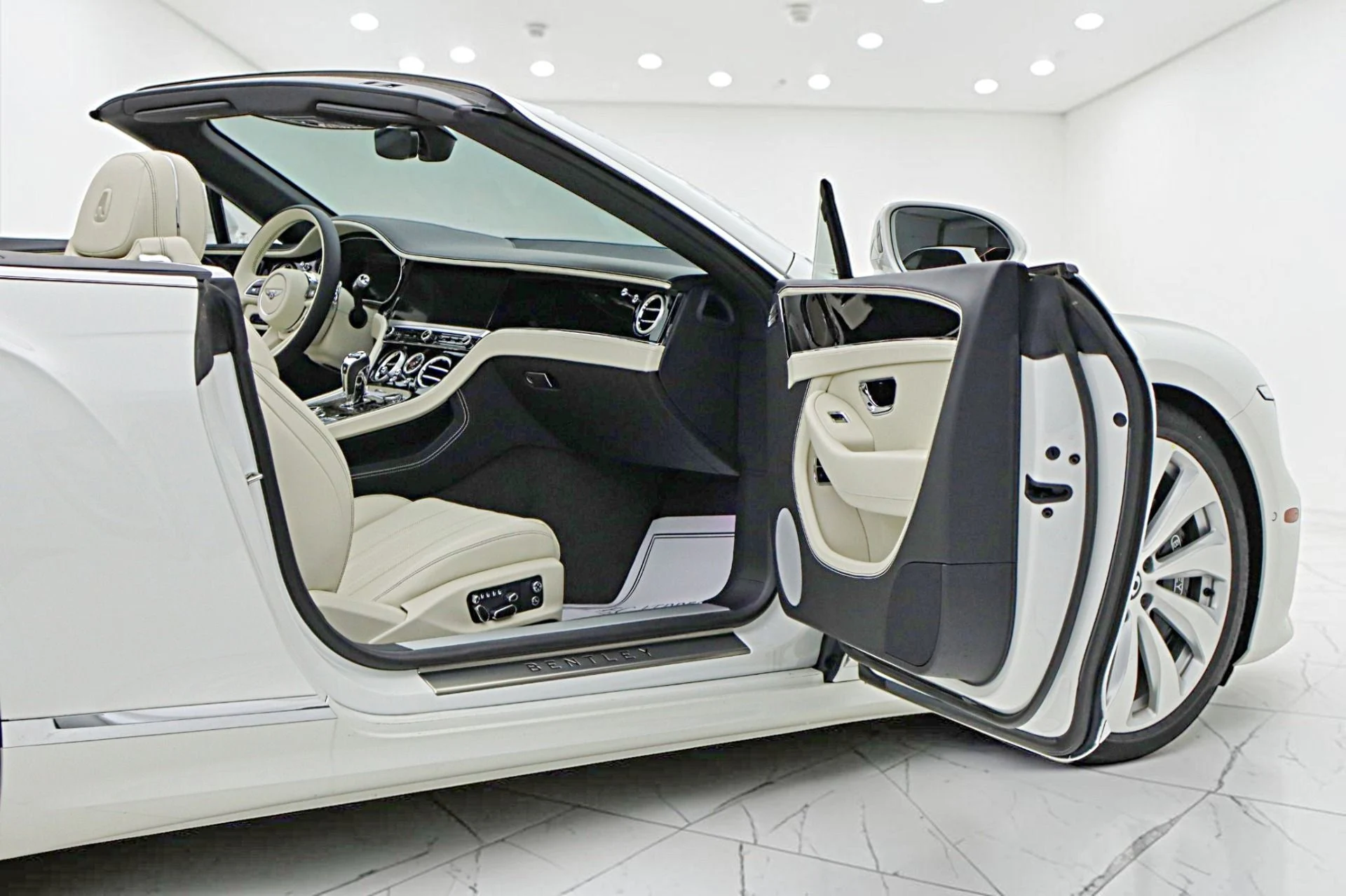 mph012_3062437623_New_2026_Bentley_Continental_GTC_6370610e77