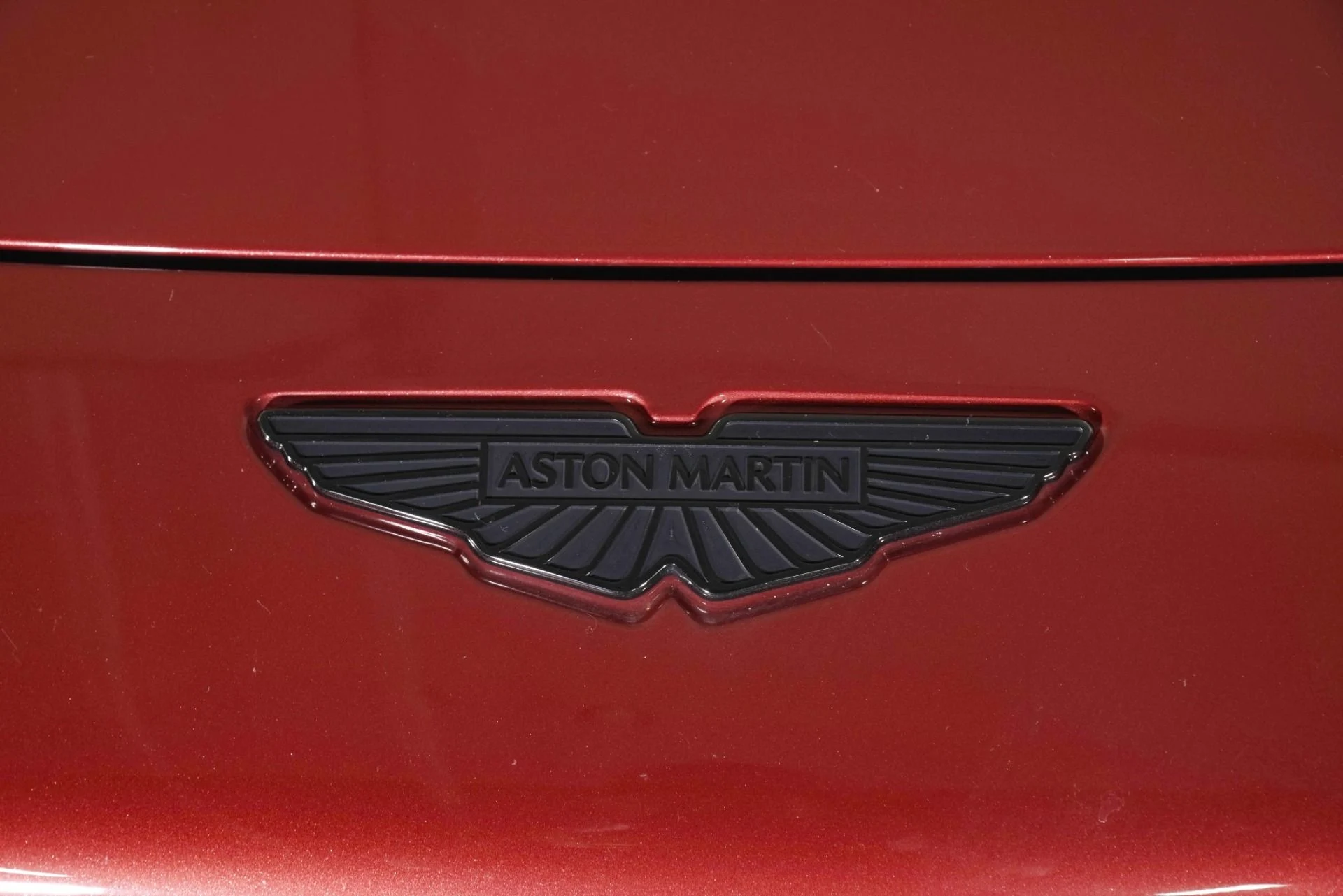 mph012_306646699_Used_2025_Aston_Martin_Vantage_Base_1787242428_b3c57d9aa3