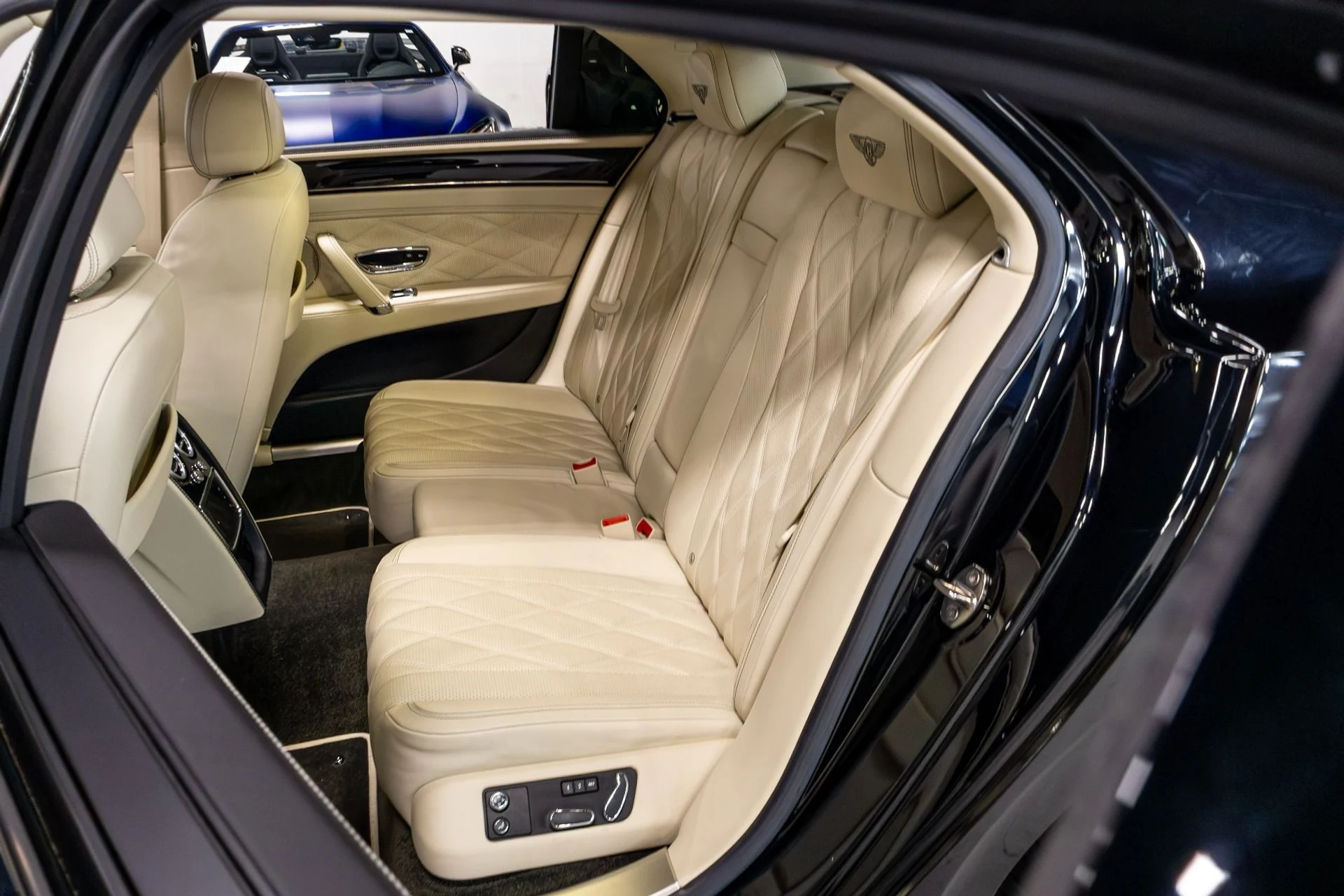 mph012_3070484918_Used_2015_Bentley_Flying_Spur_V8_1776286091_52c7739238