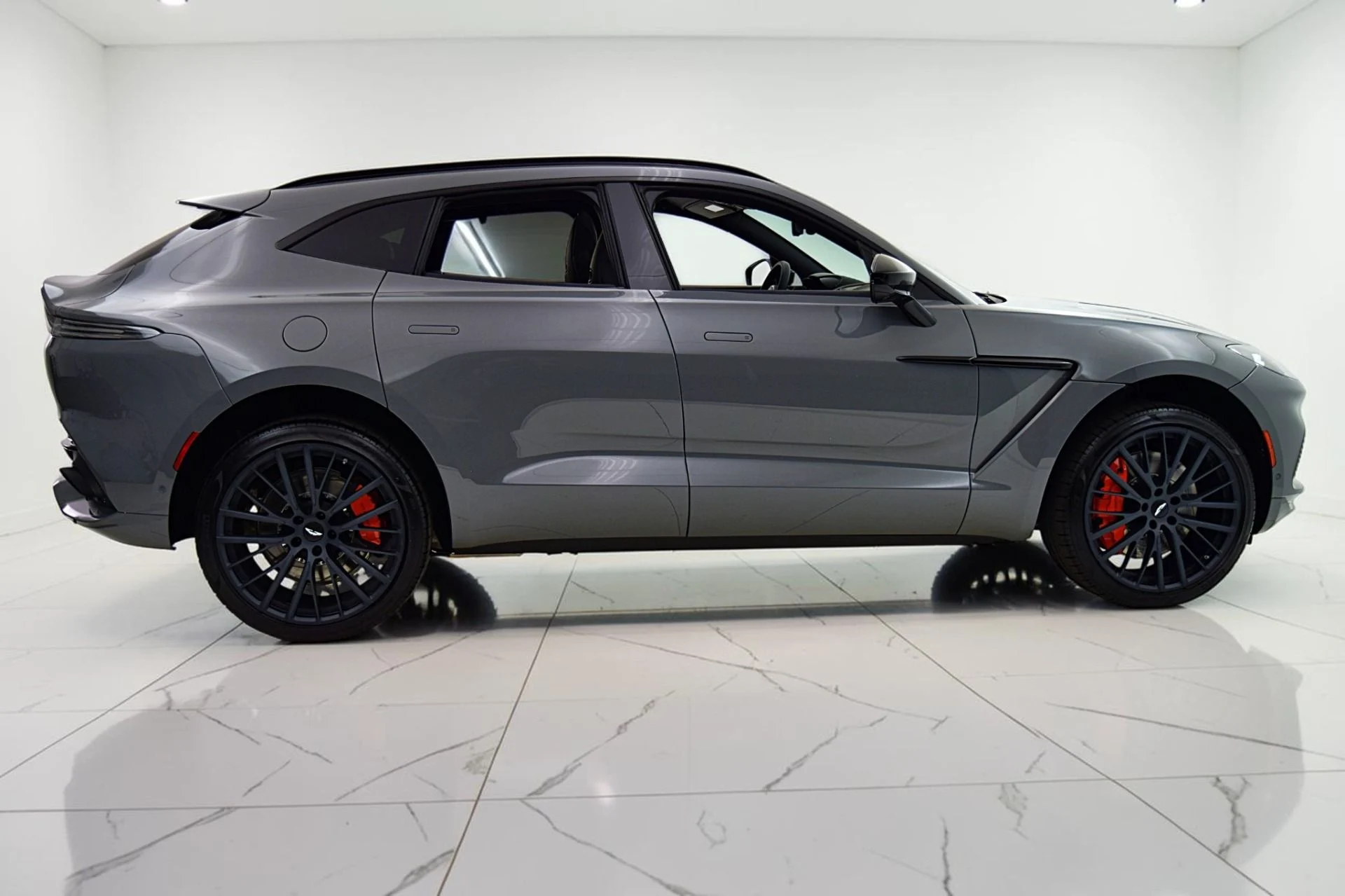 mph012_307068285_Used_2023_Aston_Martin_DBX_8d812fc0c8