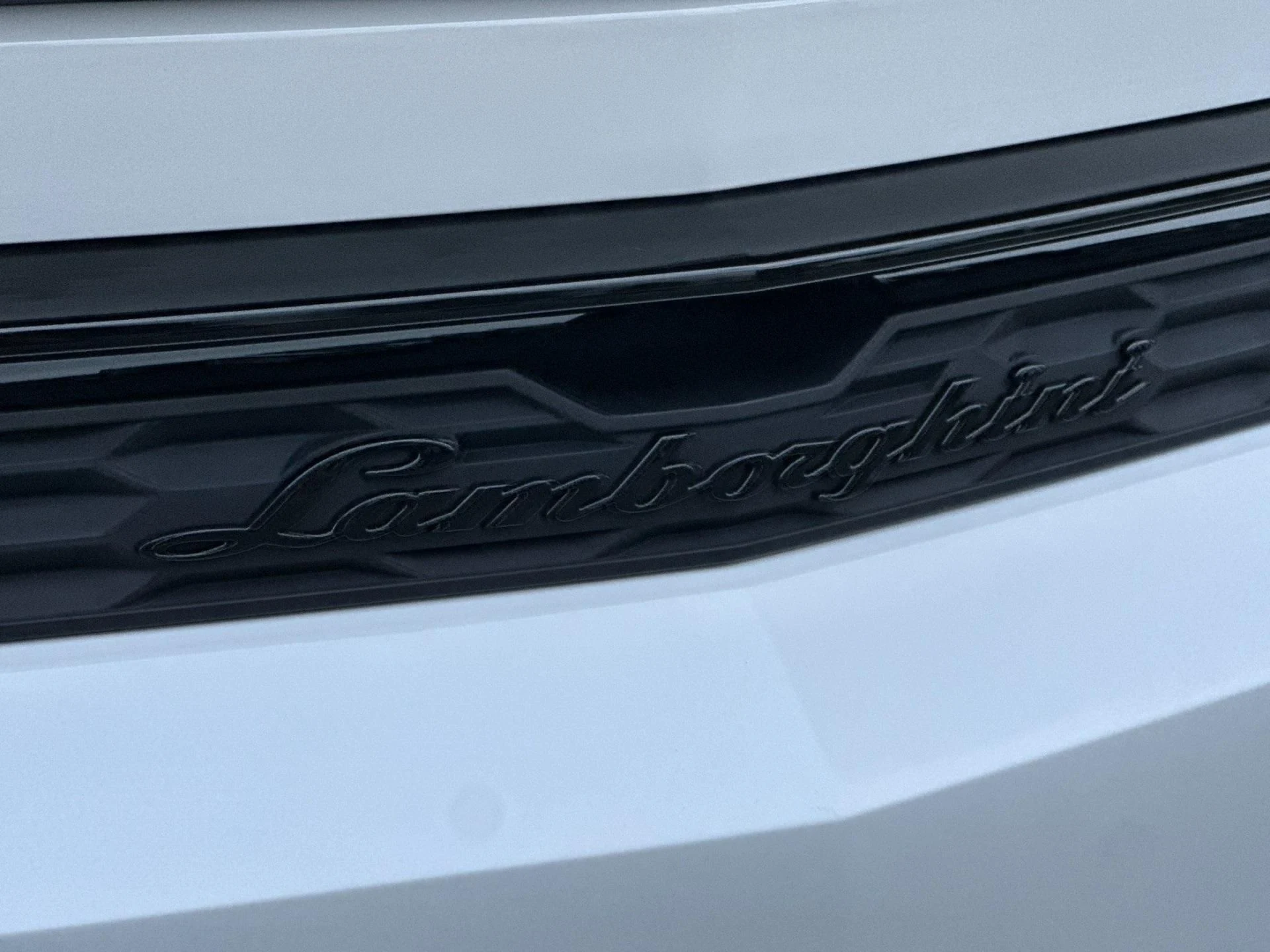 mph012_3077537716_New_2025_Lamborghini_Urus_SE_1766589014_ba4672e277