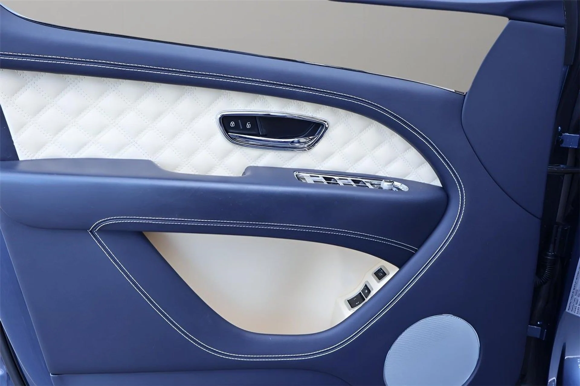 mph012_3077685518_13_29fa64e01a