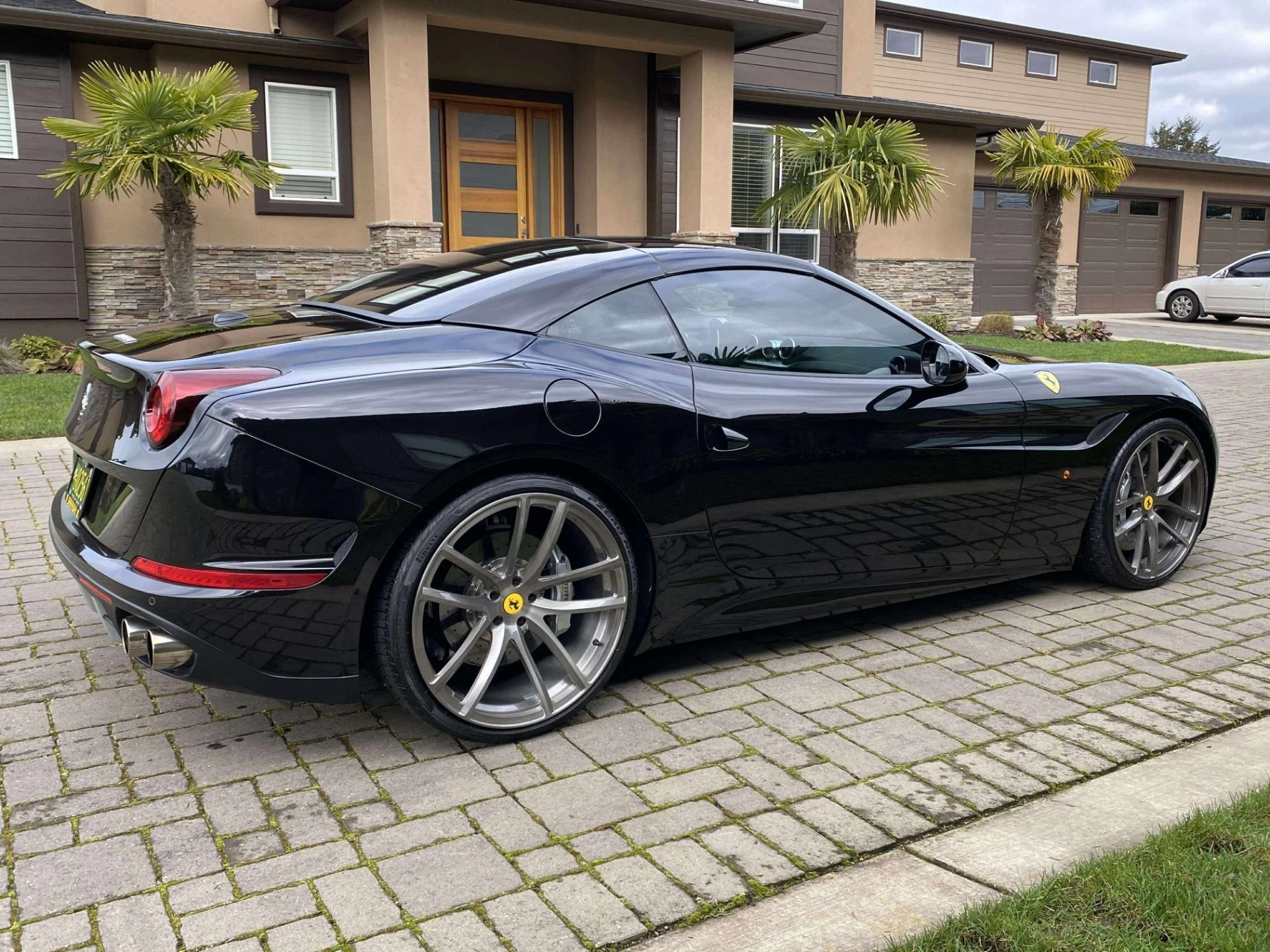 mph012_307867664_Used_2015_Ferrari_California_T_1763595269_e84040c892