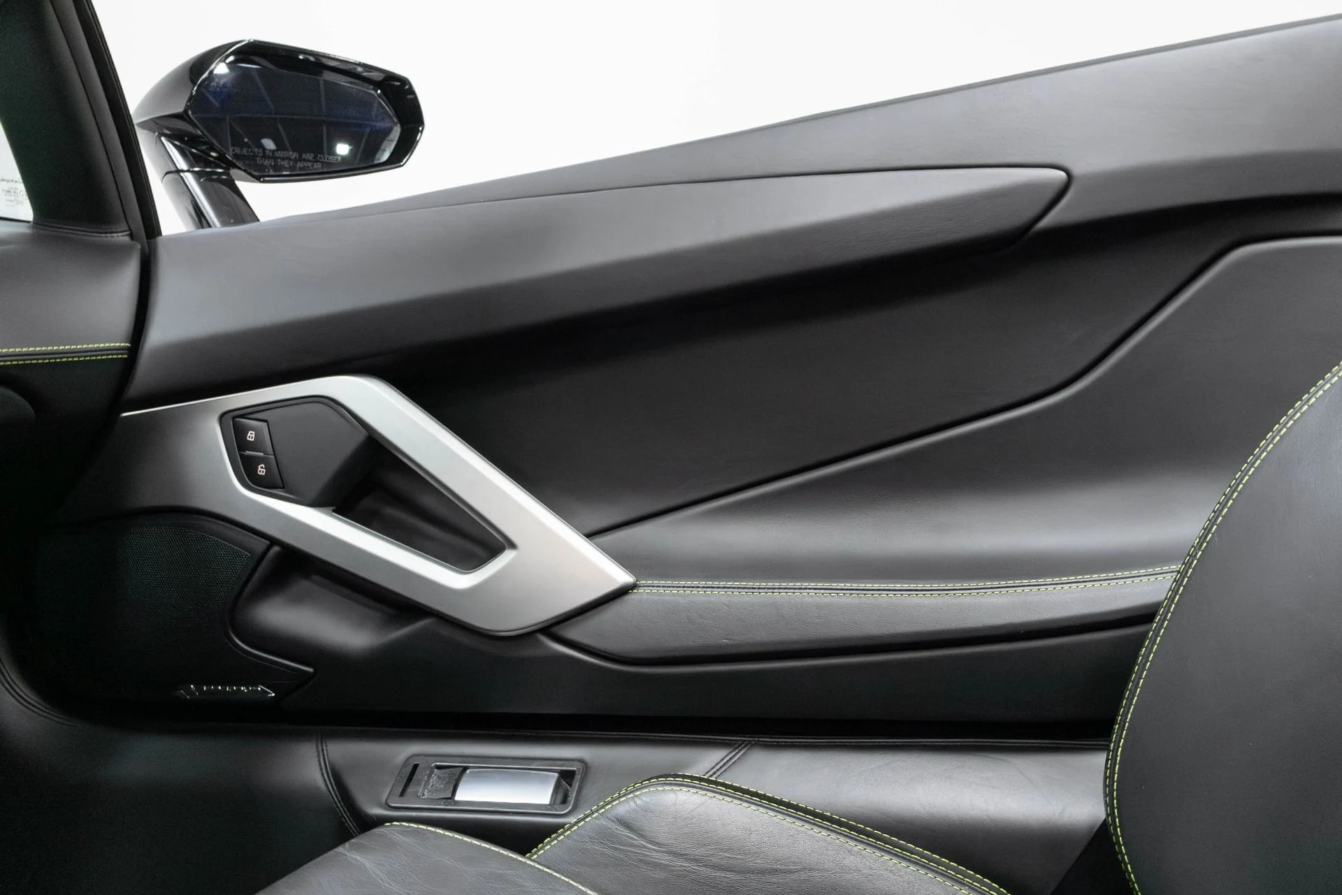 mph012_30789906_Used_2015_Lamborghini_Aventador_LP_700_4_1780593182_e4d7473008