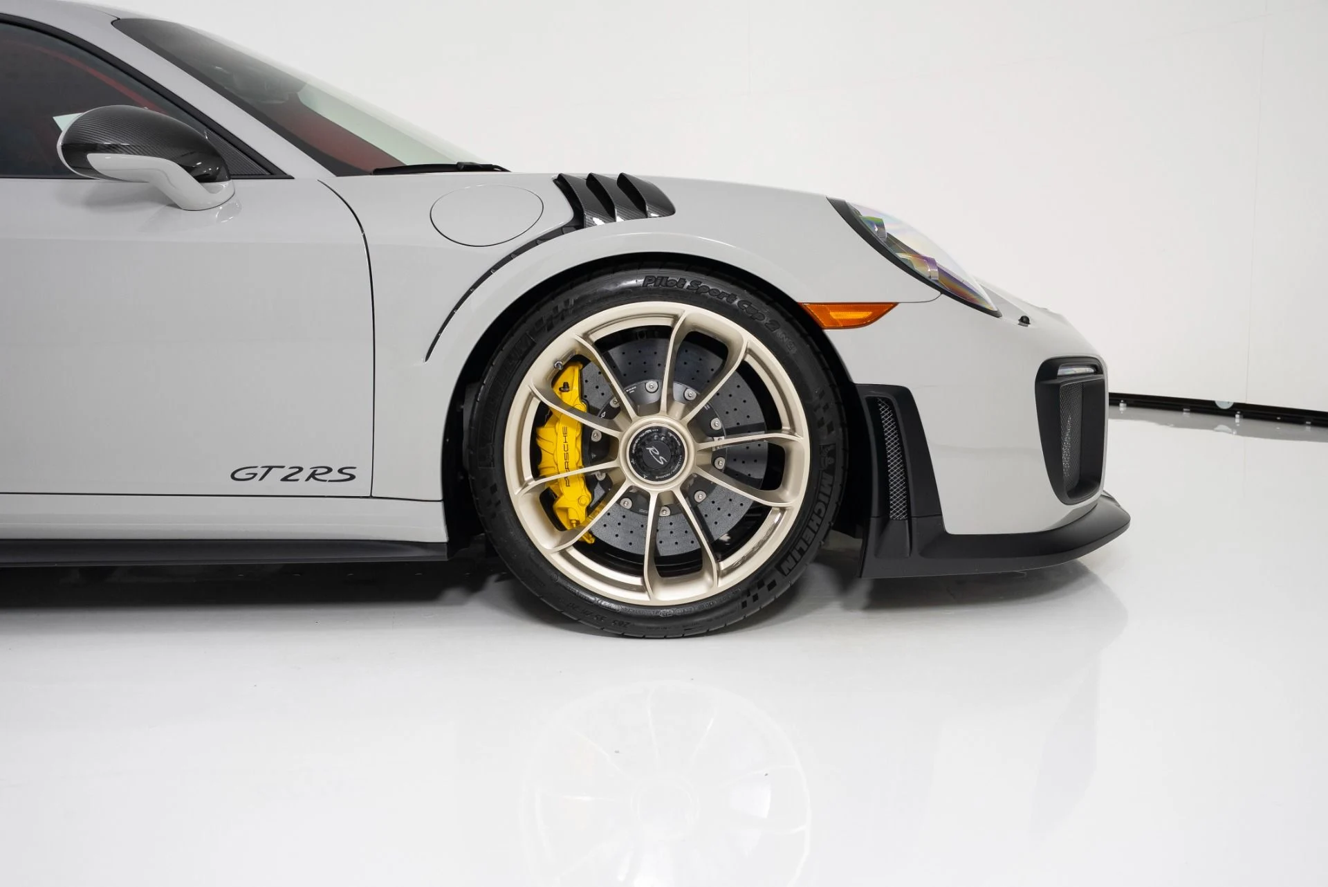 mph012_3079605703_Used_2018_Porsche_911_GT_2_RS_1756256413_5bb28f4810