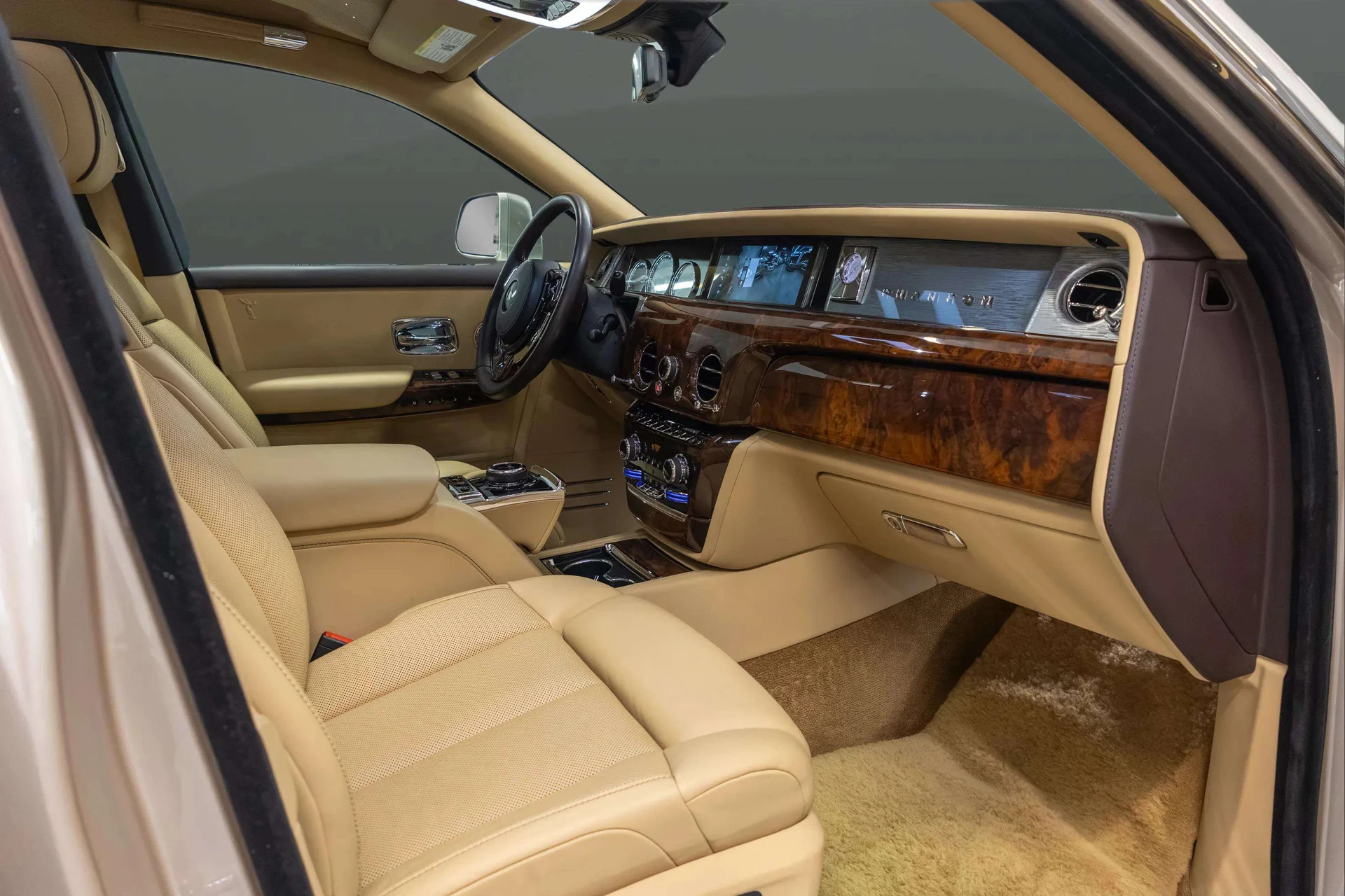 mph012_307994738_9aaacb13_6b8b_4d32_8b0e_33ab816d96f6_201920_Rolls_Royce20_Phantom2028_SCA_687_S59_KU_10466929_12_c4142e994b