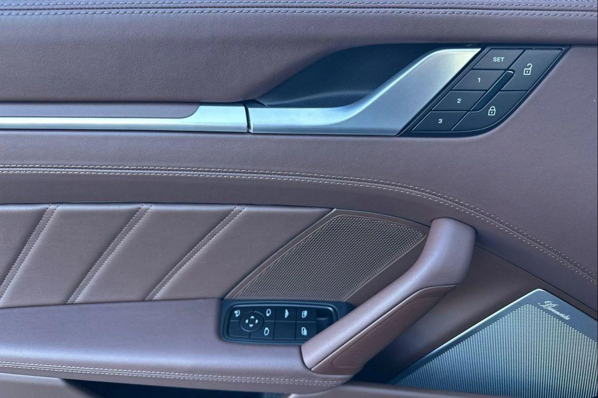 mph012_3086866595_Mi_Y5ea6pu2_GCM_3v_V_Wkj7_Y_q_B1zg_4eed029352