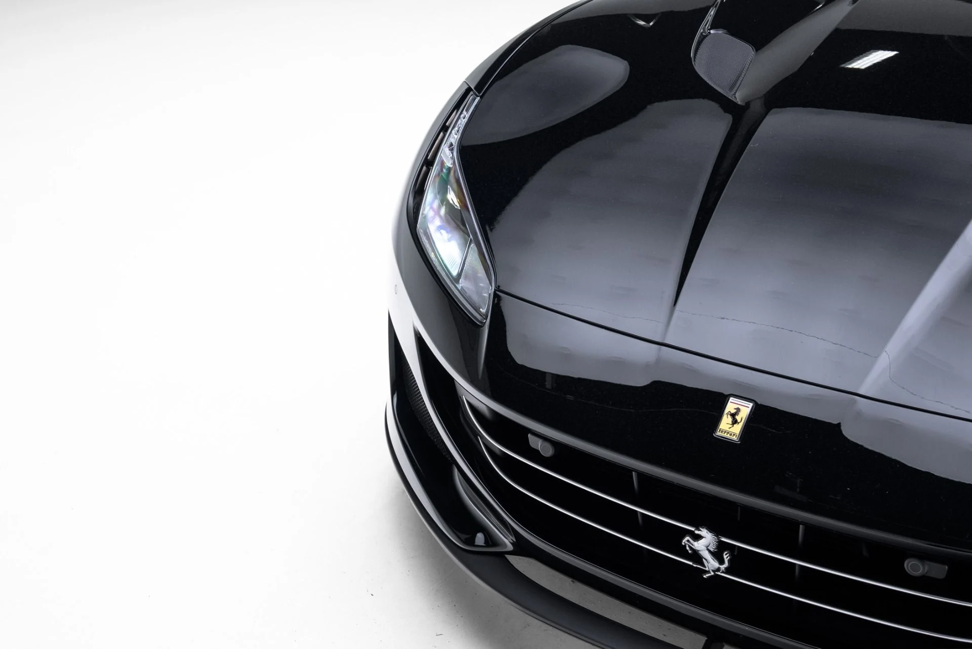 mph012_3089055976_Used_2019_Ferrari_Portofino_1773084196_29a762694f