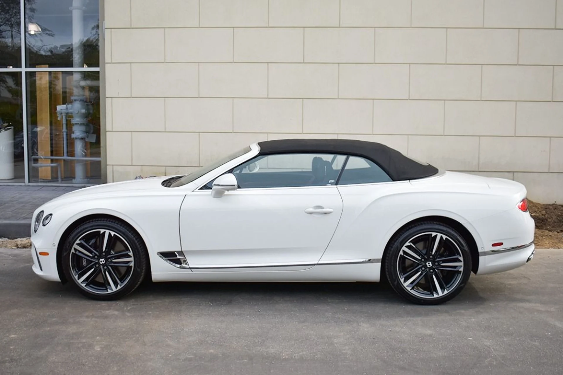 mph012_3092889120_Used_2023_Bentley_Continental_GT_V8_Convertible_V8_1695650474_59f22a5a39