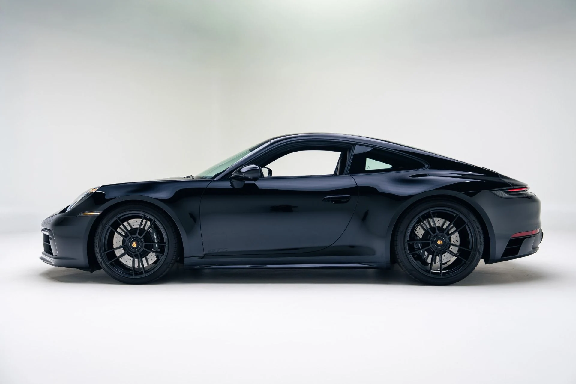 mph012_3094059414_Used_2024_Porsche_911_Carrera_GTS_1766089417_889ea4309d