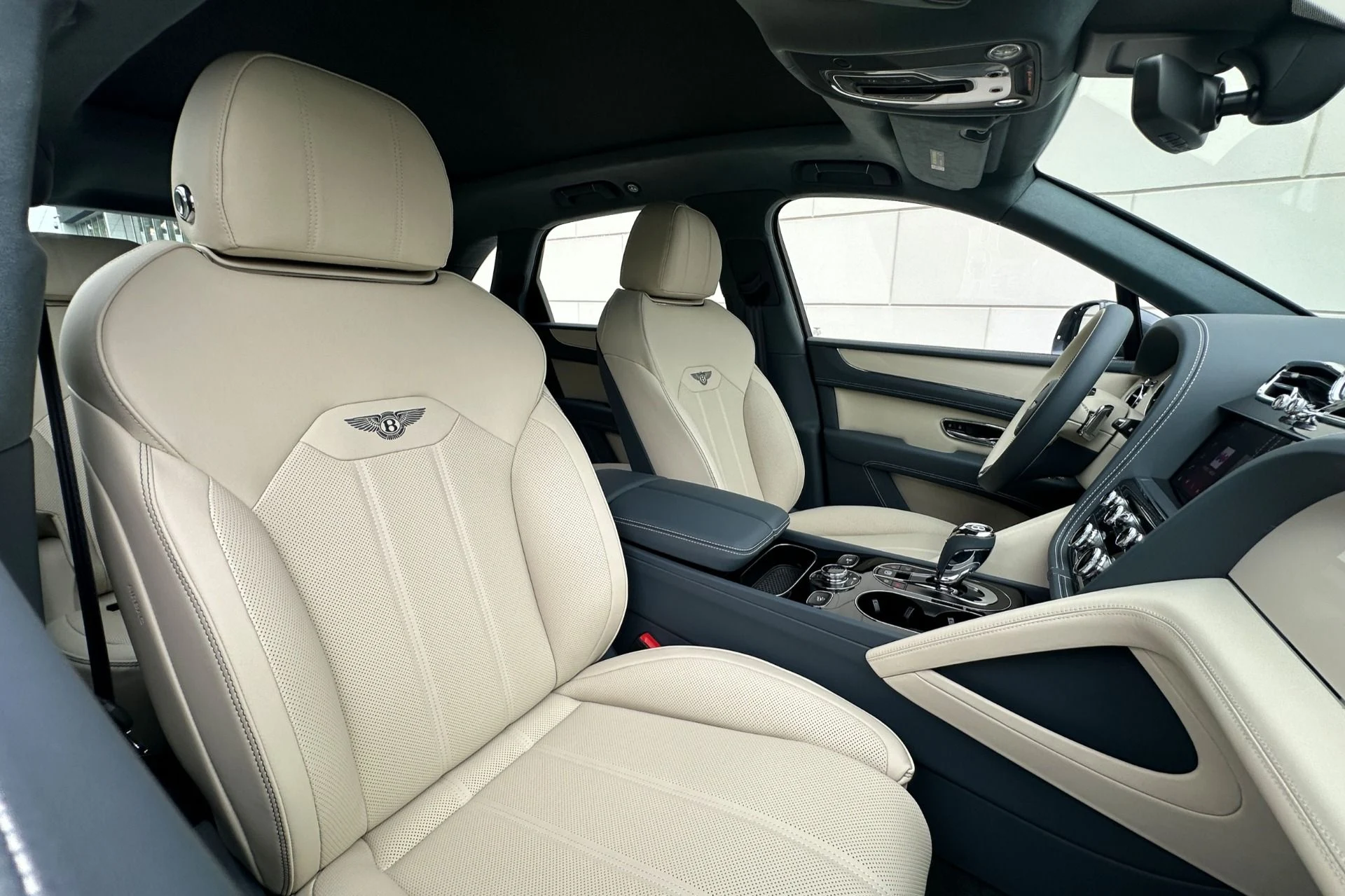 mph012_3096773040_New_2026_Bentley_Bentayga_V8_1784540711_878b6490f8