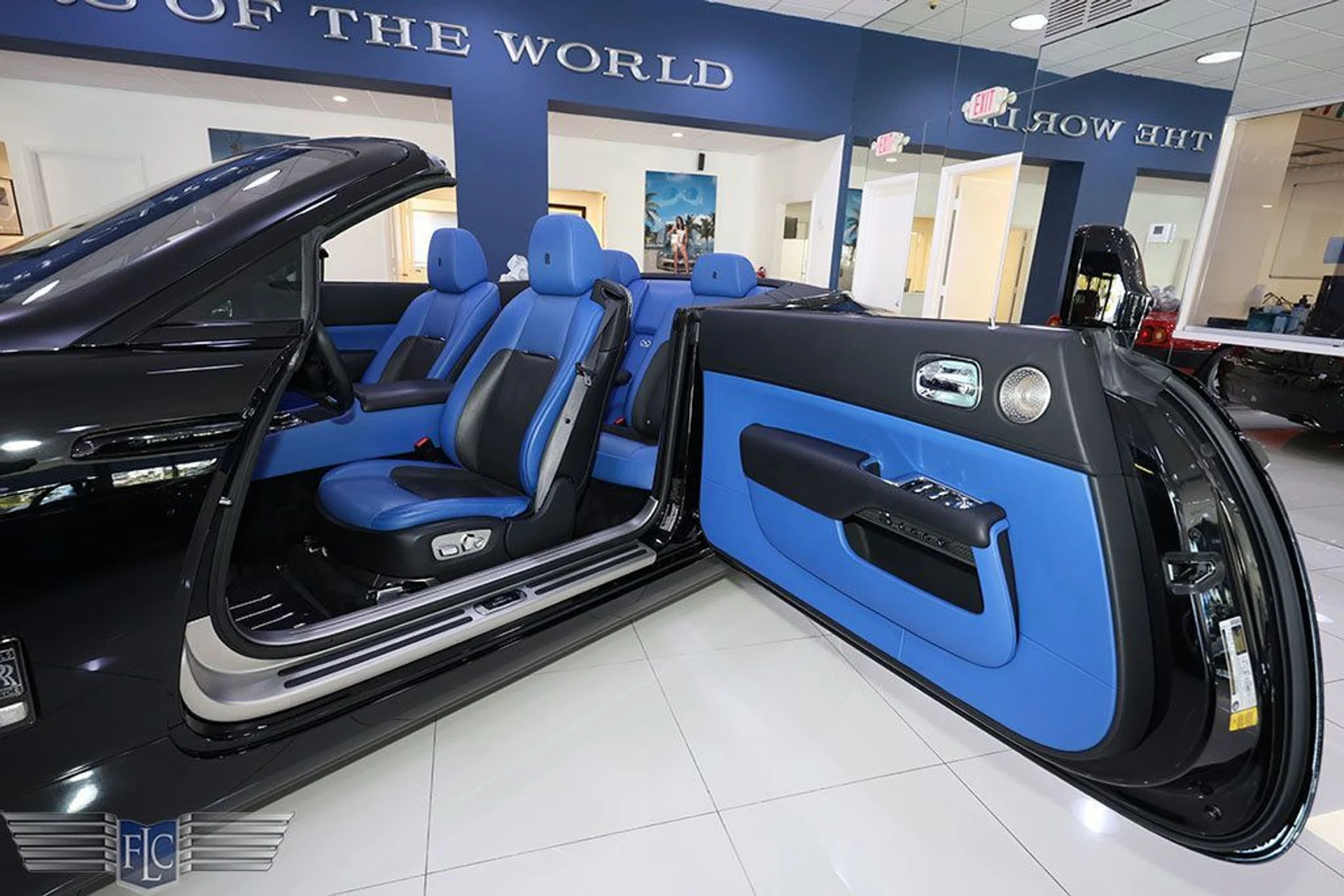 mph012_3096829564_used_2018_rolls_royce_dawn_blackbadgeconvertible_6305_22965393_13_1024_39c70d9b31