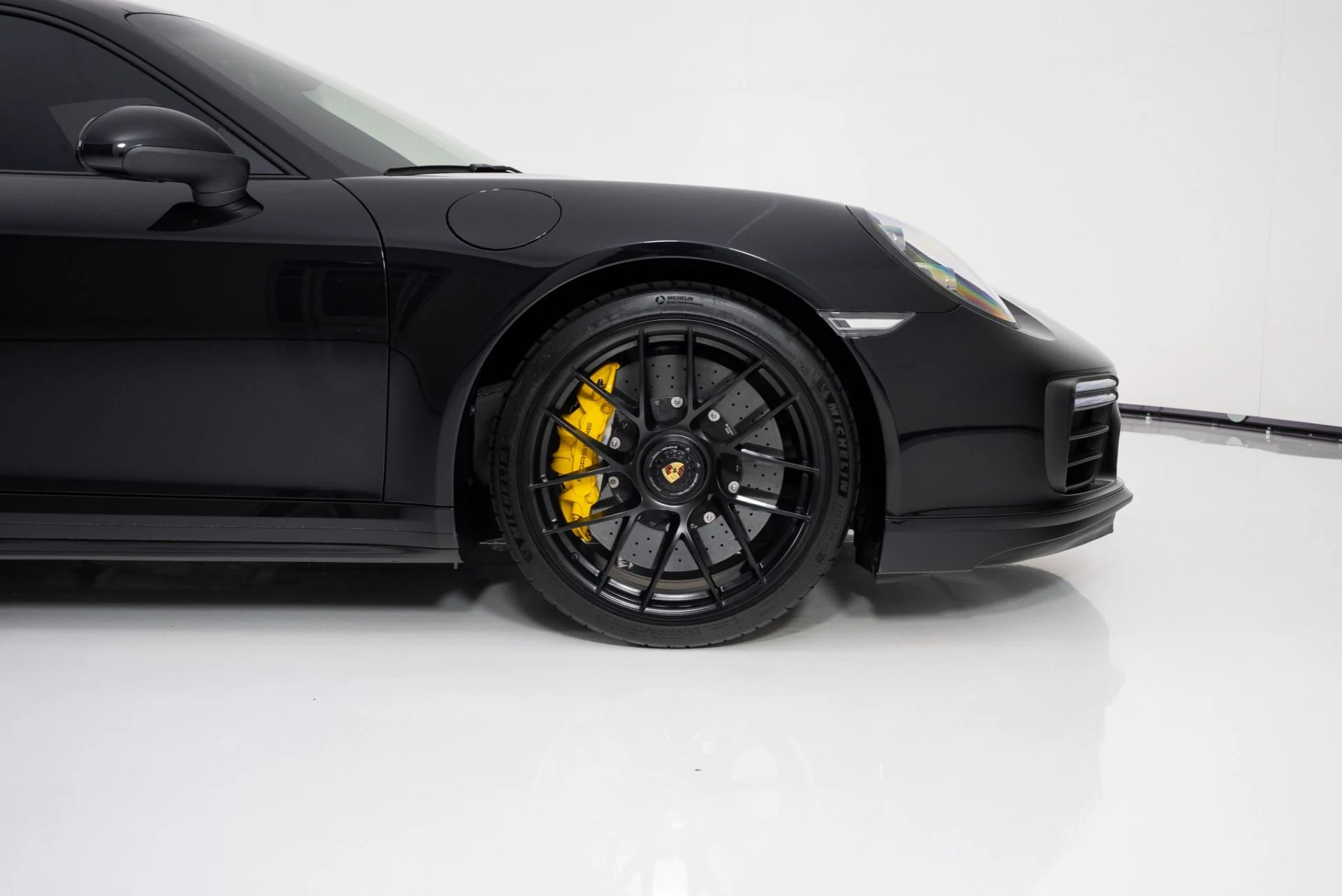 mph012_3099895889_Used_2019_Porsche_911_Turbo_S_1757958877_9fb6d33a1c