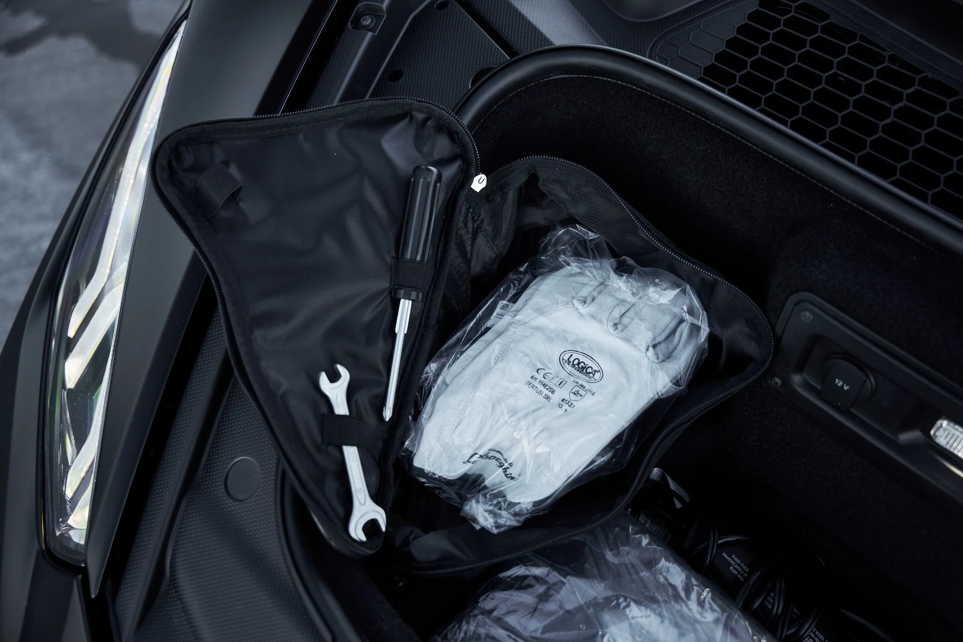 mph012_3104631188_Used_2024_Lamborghini_Huracan_EVO_Spyder_1766881348_e0b209371e