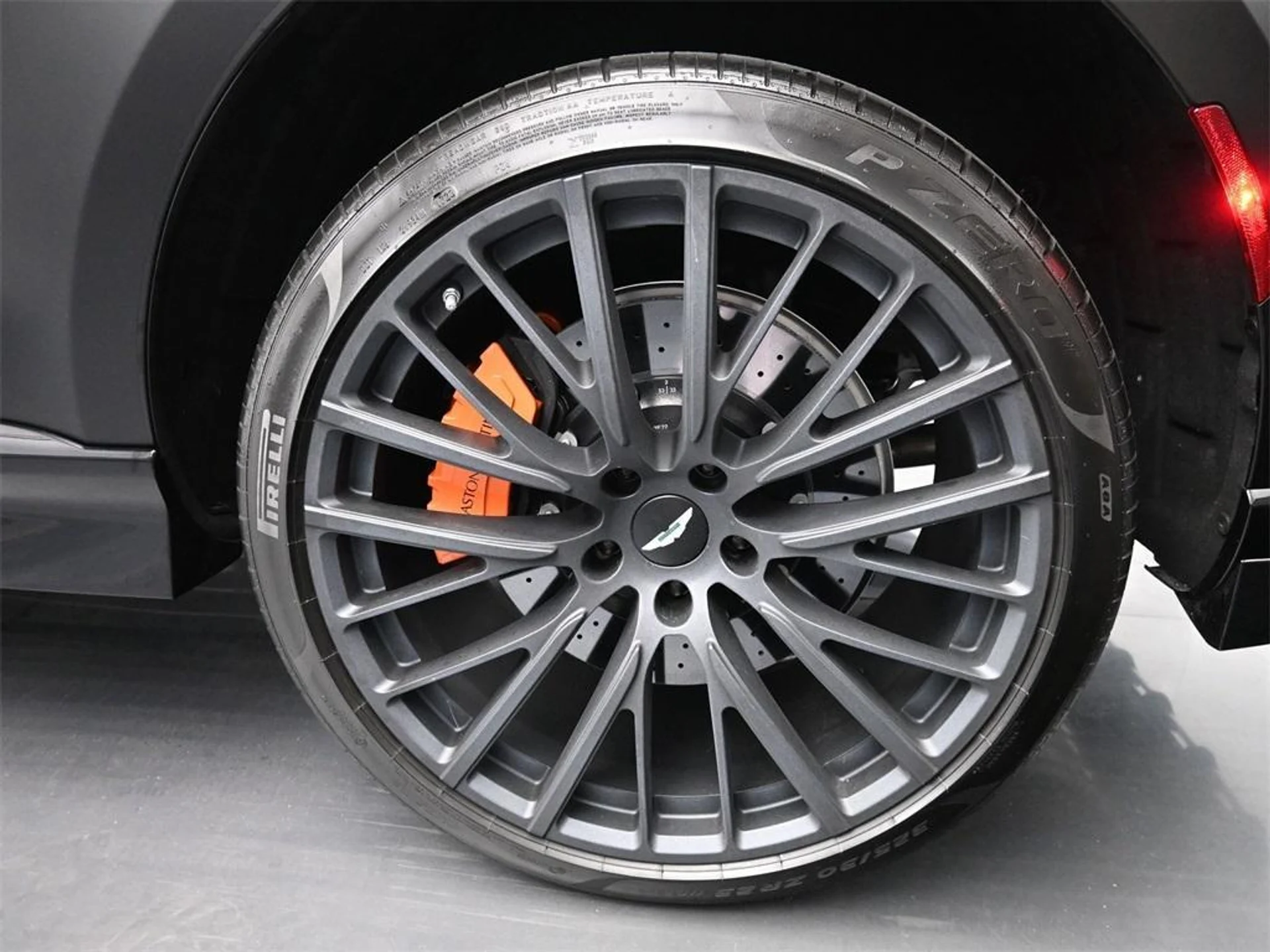 mph012_3107168171_g_E_Iwge_SE_69n9a2_W8wo_XD_Ylm_W8v_E_62ac749014