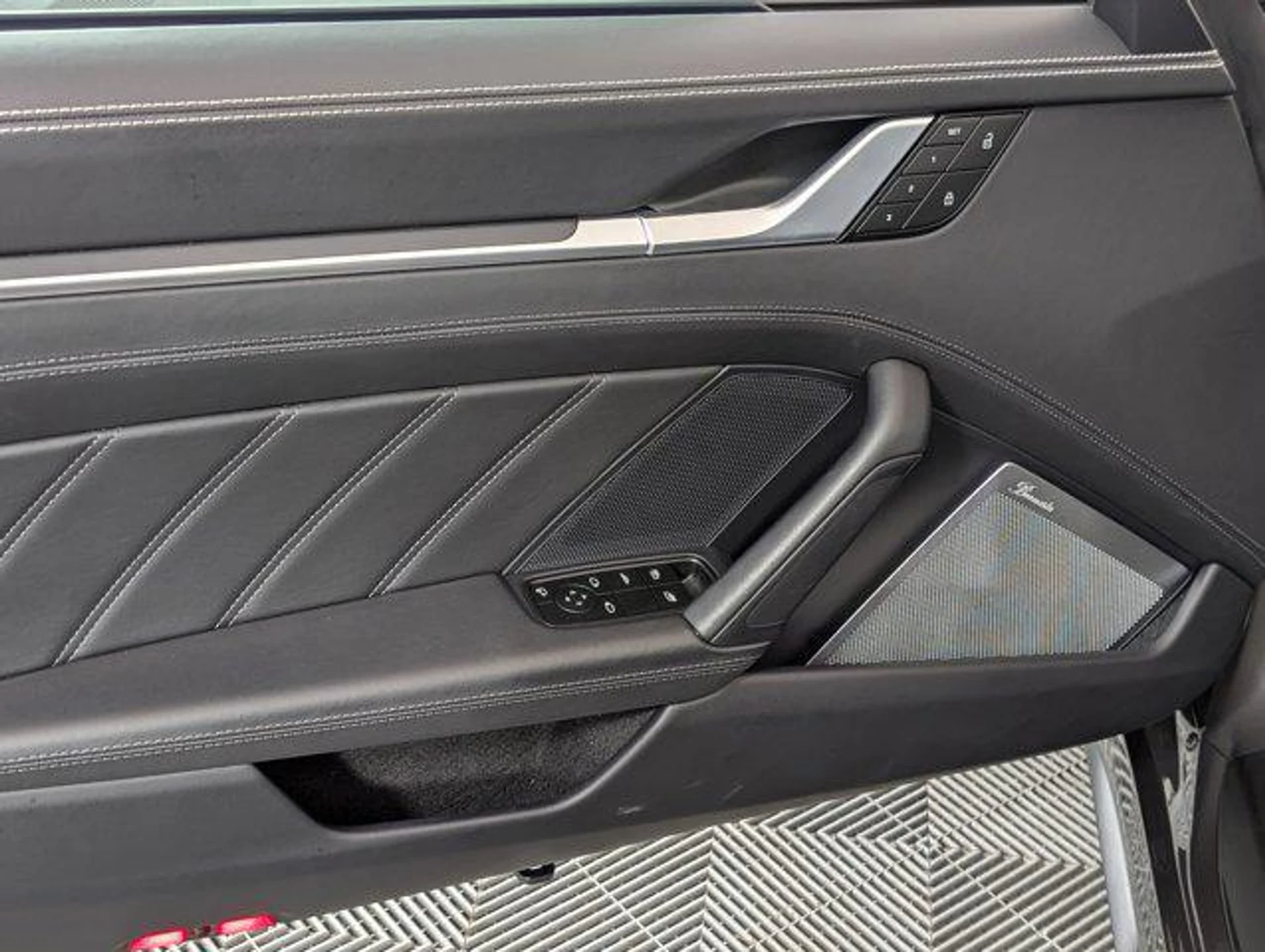 mph012_311100456_Brz_B9_SE_0q_EBHT_0f_Vs6_A_Vk_J_Lxe_AU_ec1682fd34