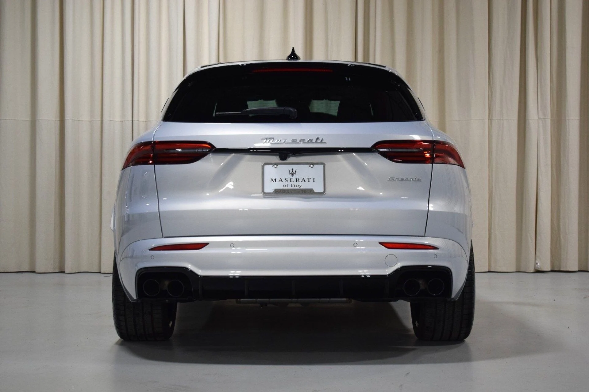 mph012_3133603254_1749609d55aa574a76c94b5fde2aee3ax_3199a242a7