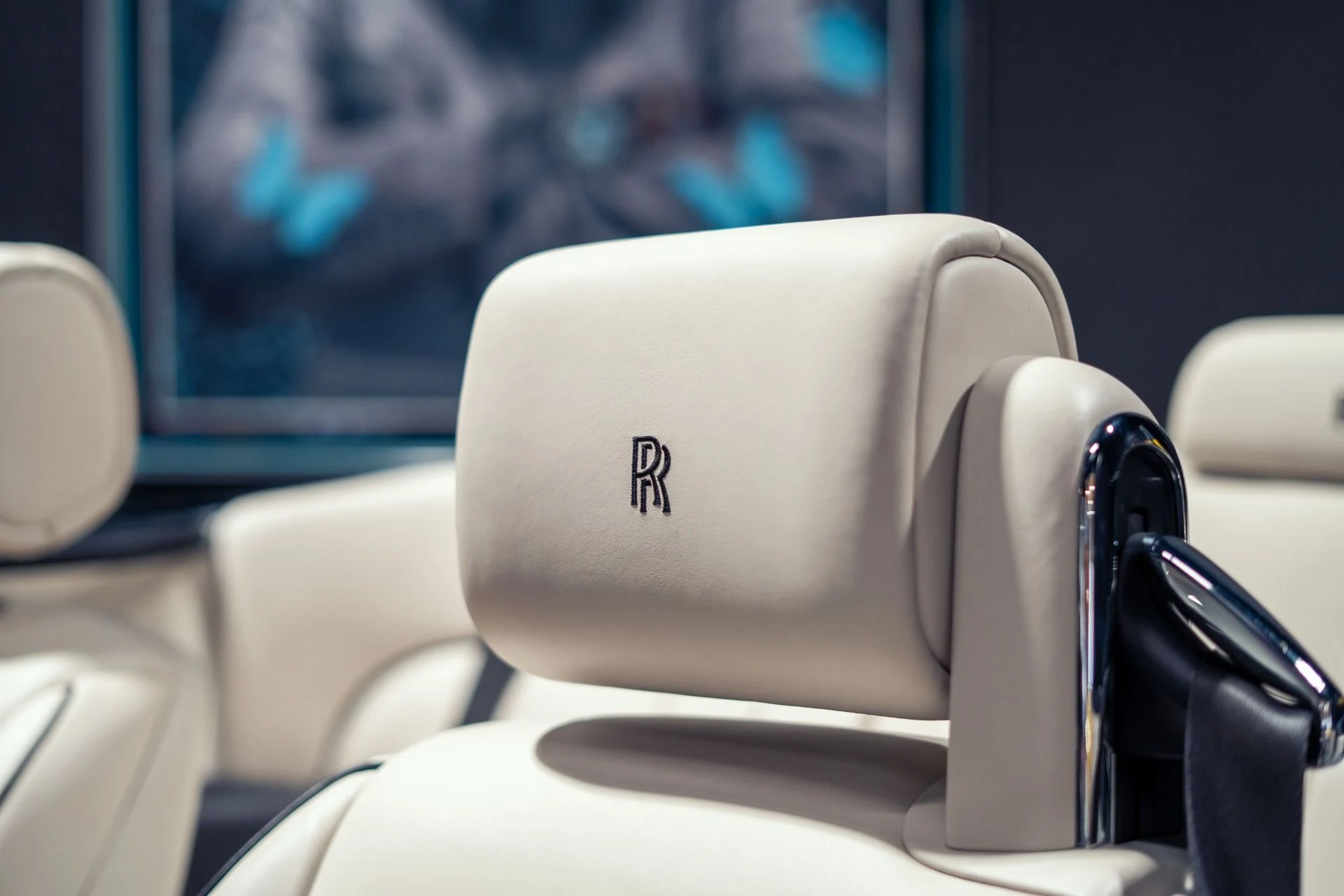 mph012_3135968805_Used_2014_Rolls_Royce_Phantom_Drophead_Coupe_1785564931_8c030eac3a