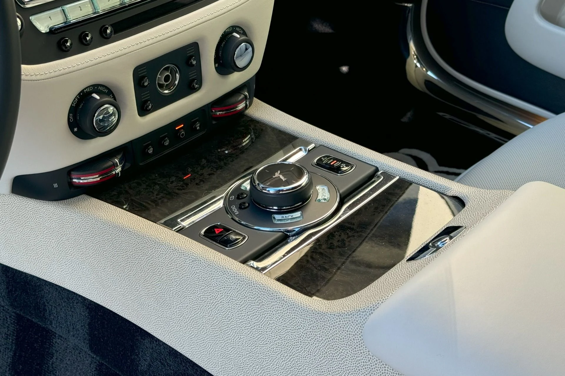 mph012_3145355354_Used_2018_Rolls_Royce_Wraith_1767023392_d336ab0cff