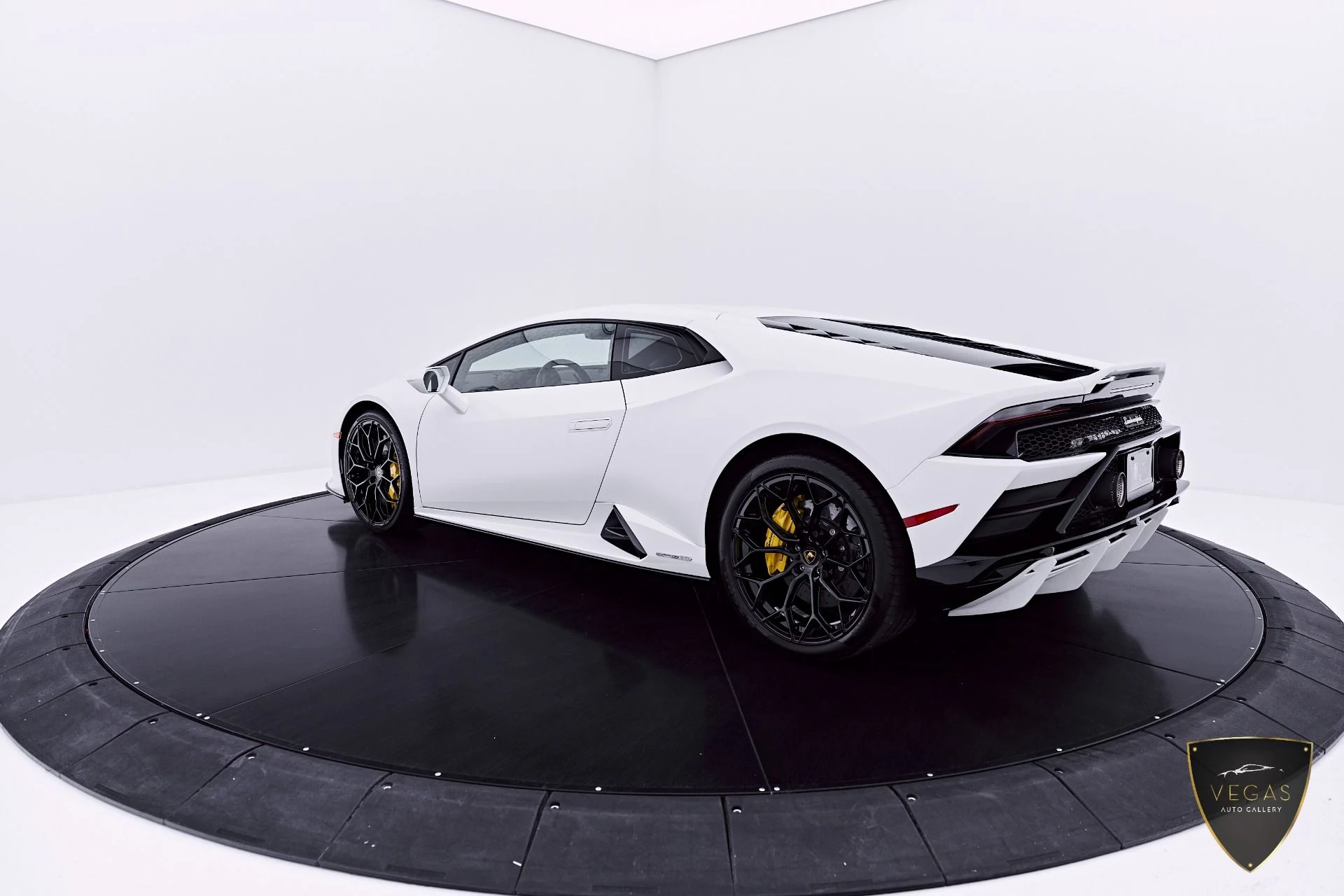 mph012_3149643271_Used_2022_Lamborghini_Huracan_EVO_Base_1782344255_c70d9542cf
