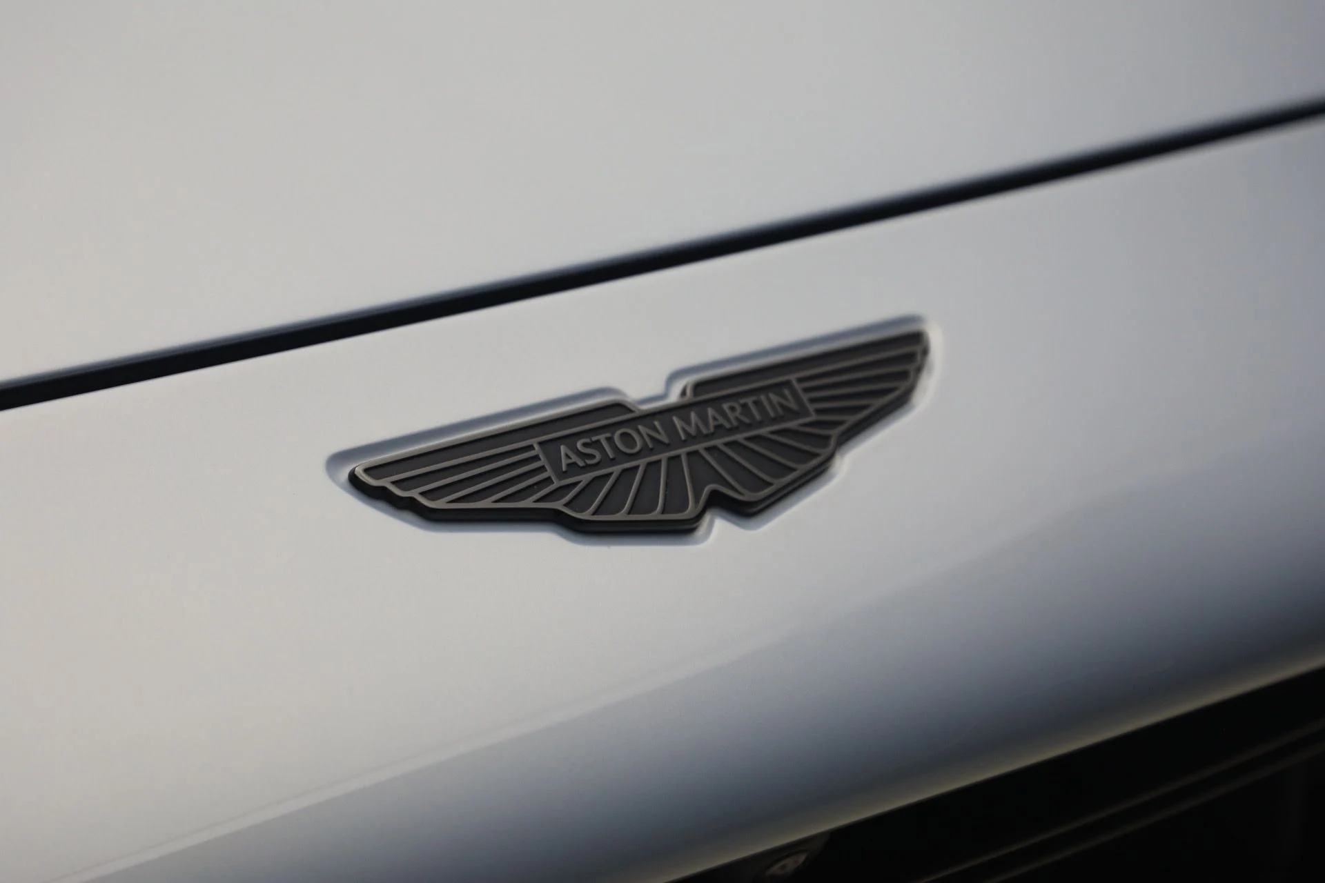 mph012_3150143919_Used_2026_Aston_Martin_DBX_707_1780931418_e179716fb0