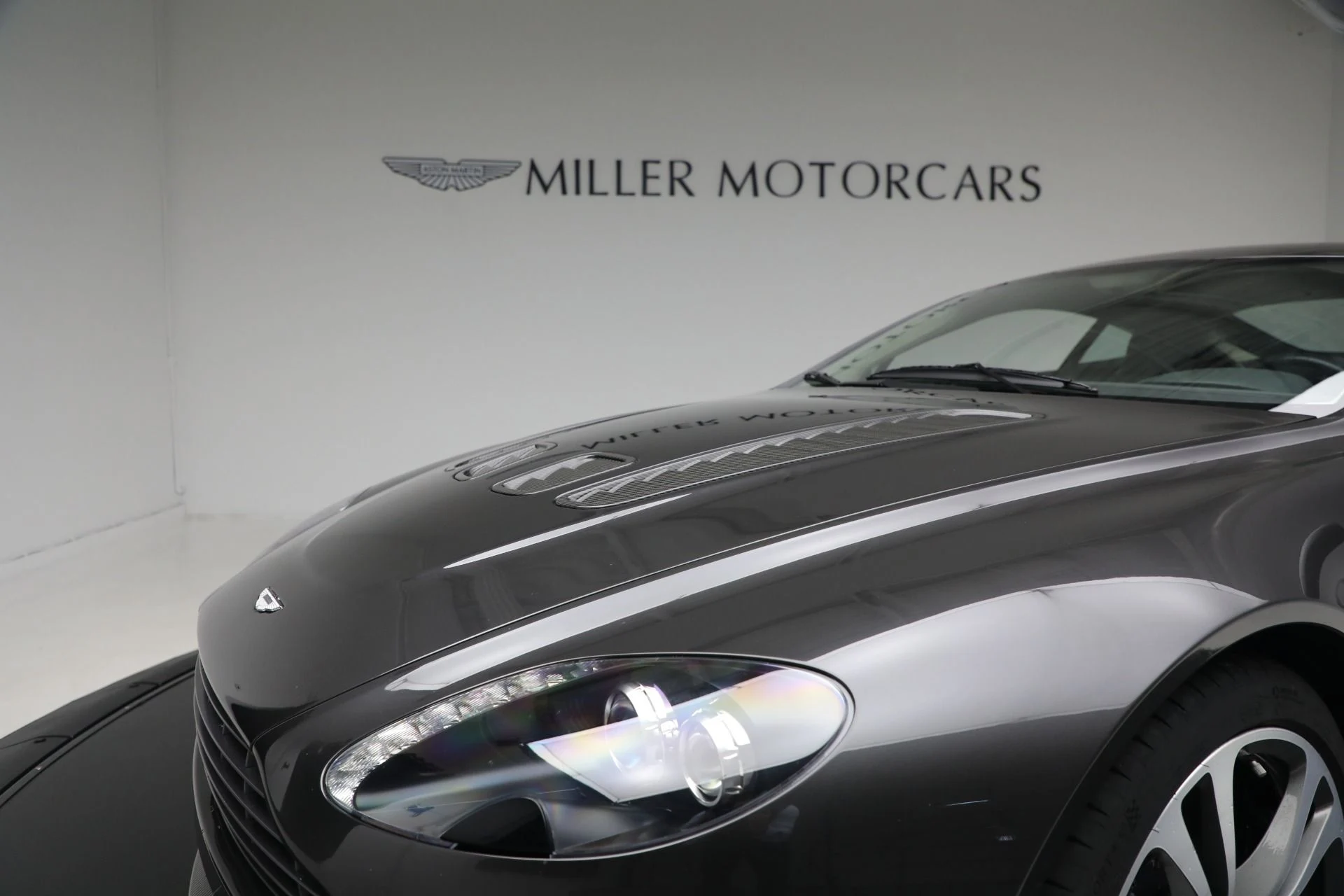 mph012_3151865798_Used_2011_Aston_Martin_V12_Vantage_ef3908d1e3