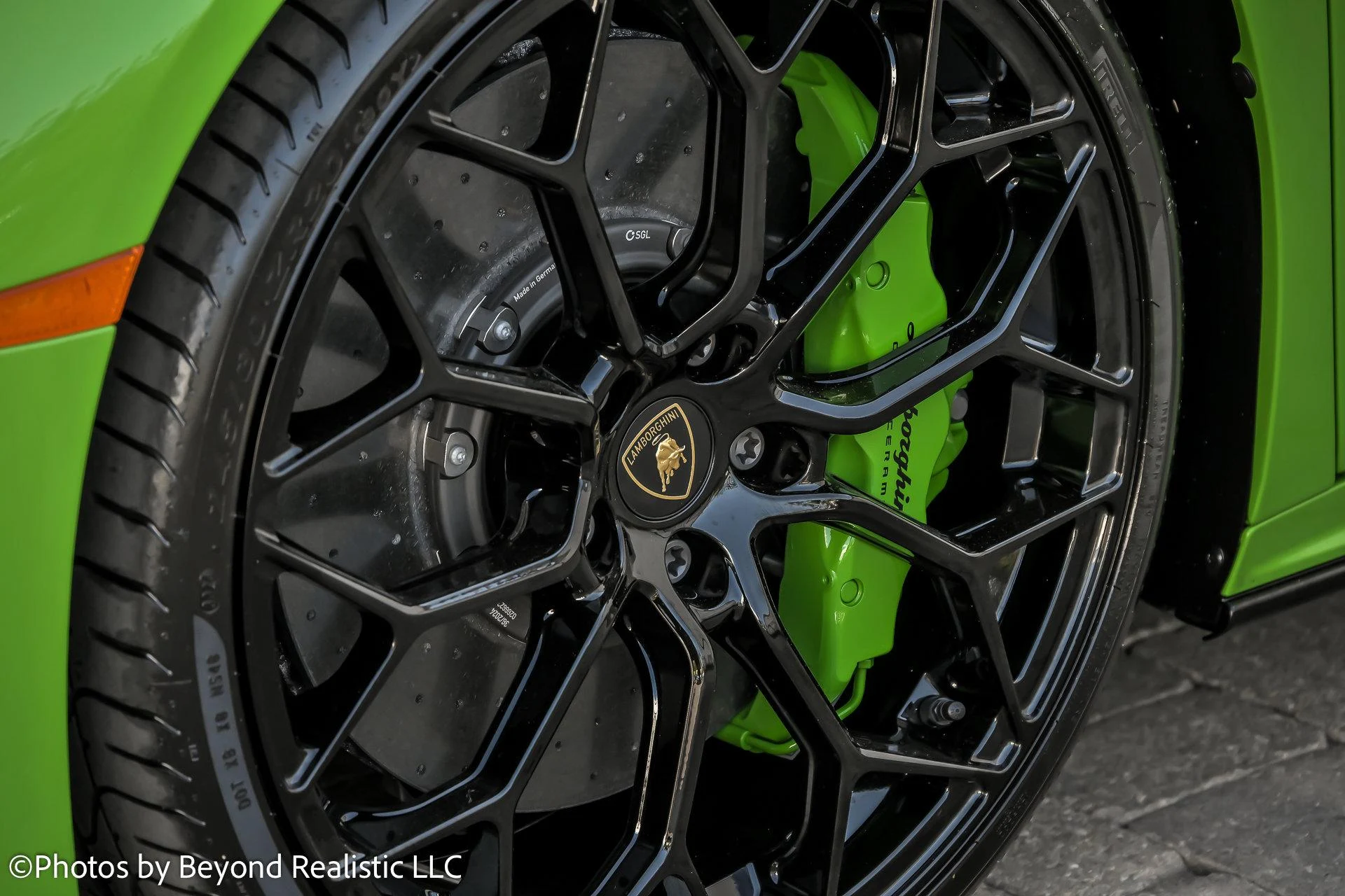 mph012_3152756650_Used_2024_Lamborghini_Huracan_EVO_Spyder_1759824945_4a38711547