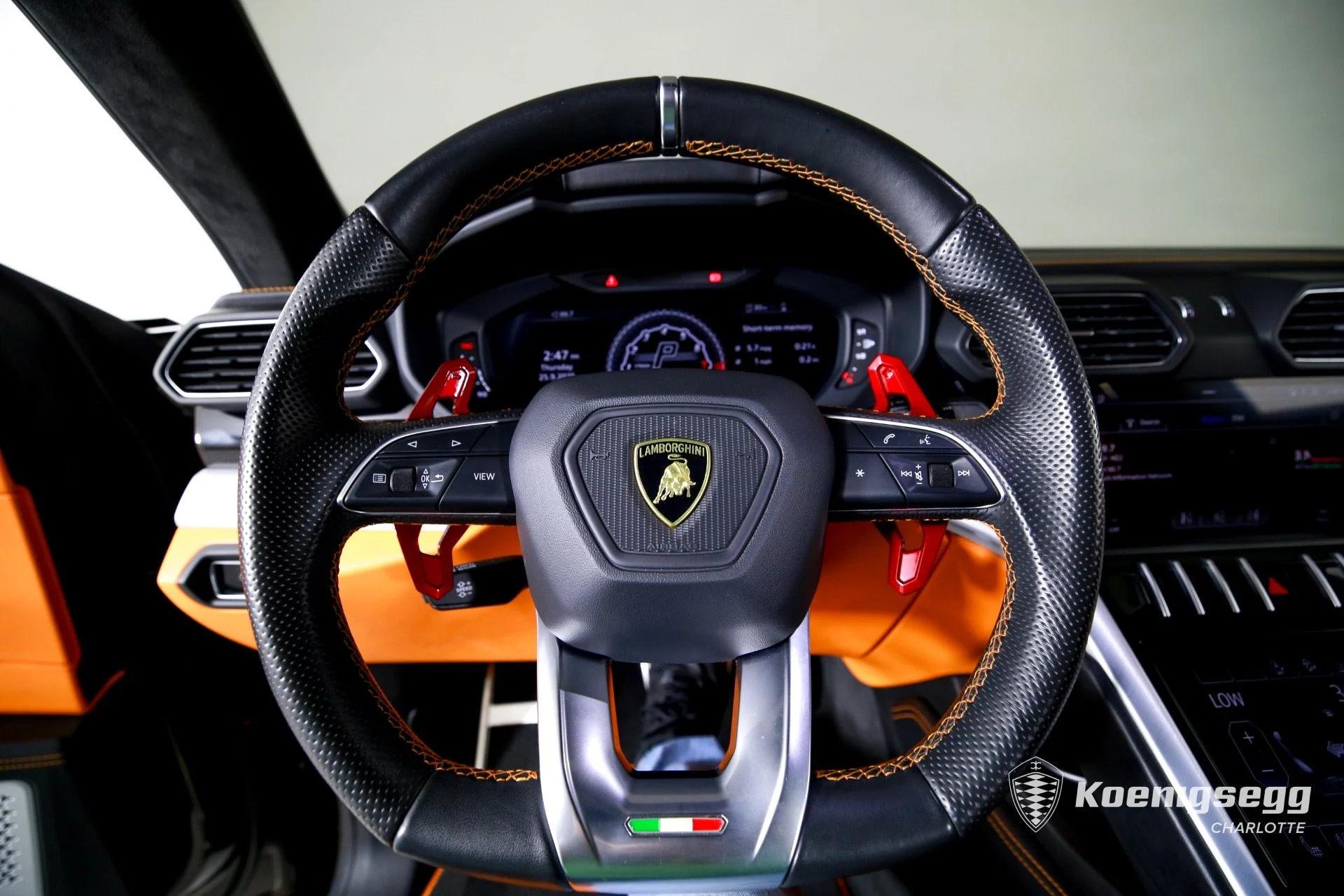 mph012_3153626335_Used_2019_LAMBORGHINI_URUS_1760989732_57a2922beb