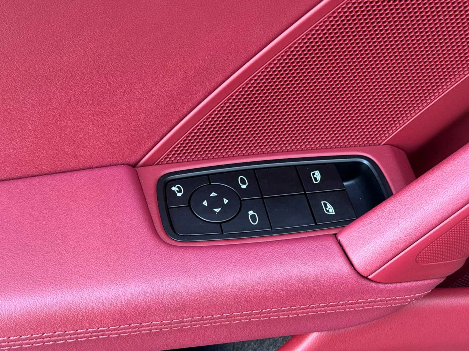 mph012_3162289319_a16429f4e857bbf990210781911f3c63x_16237dd75a