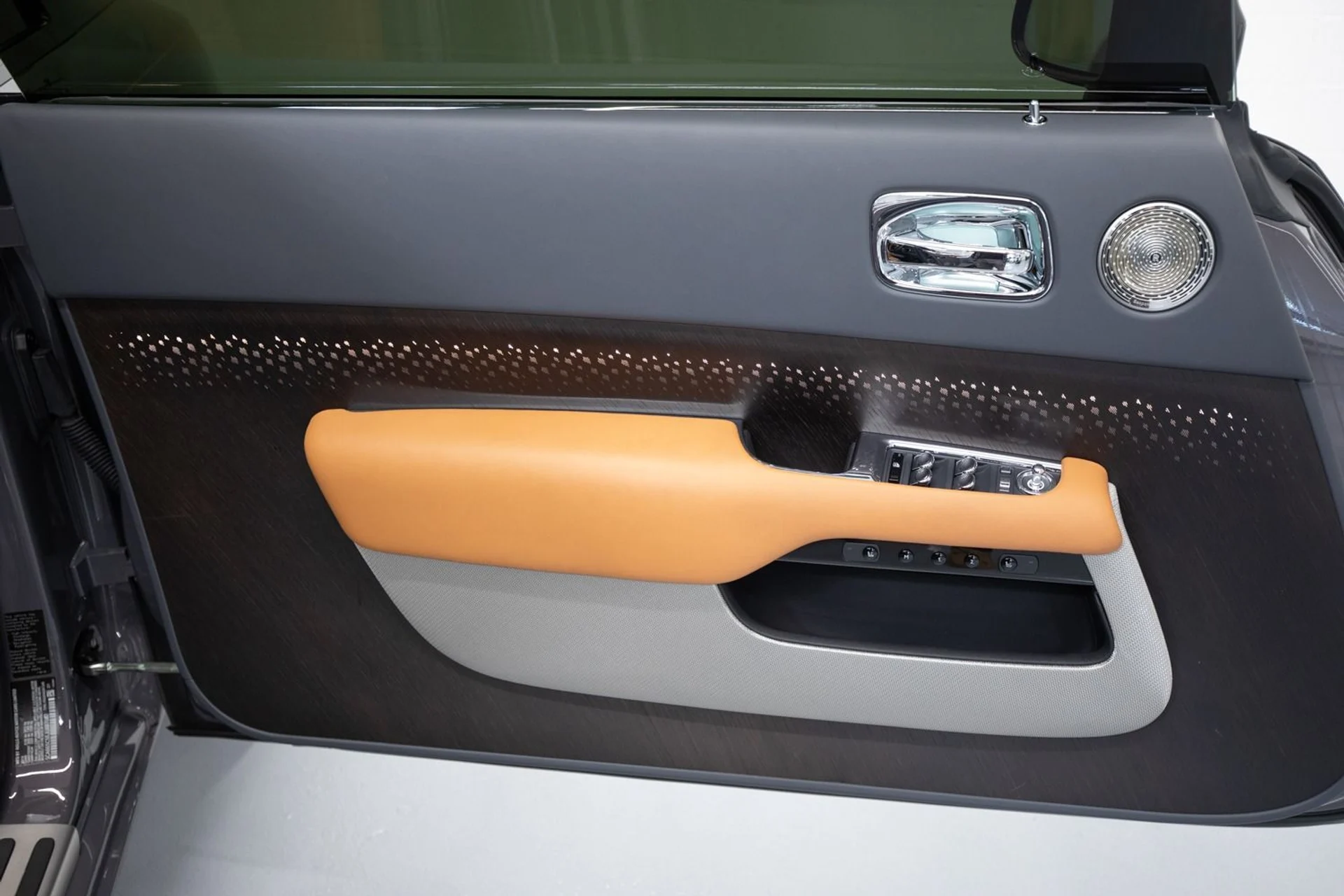 mph012_3164455307_Used_2018_Rolls_Royce_Wraith_Luminary_Collection_1708563018_11df7fc06c