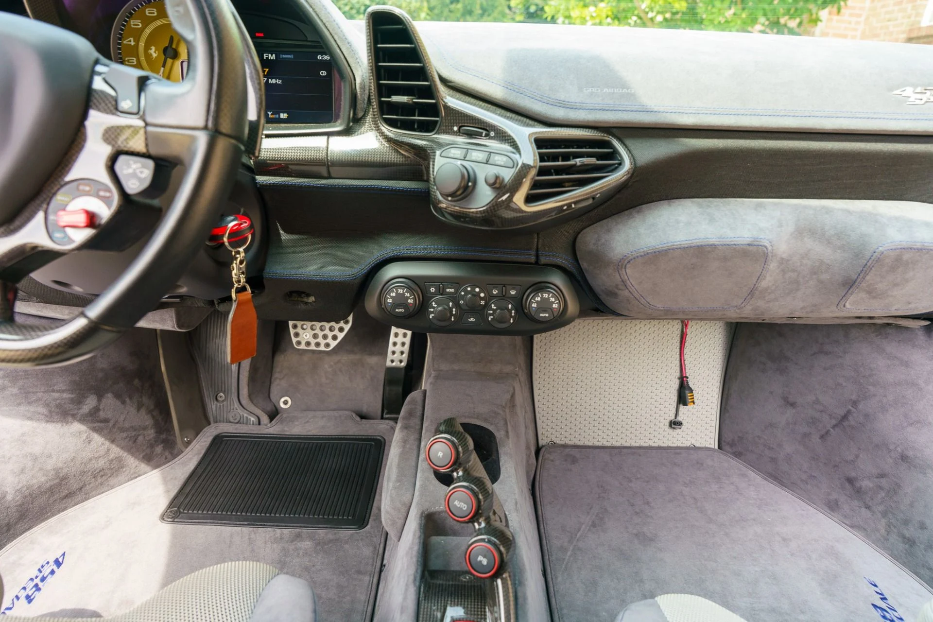 mph012_3166133186_Used_2015_Ferrari_458_Speciale_1754332080_56b5a4353c