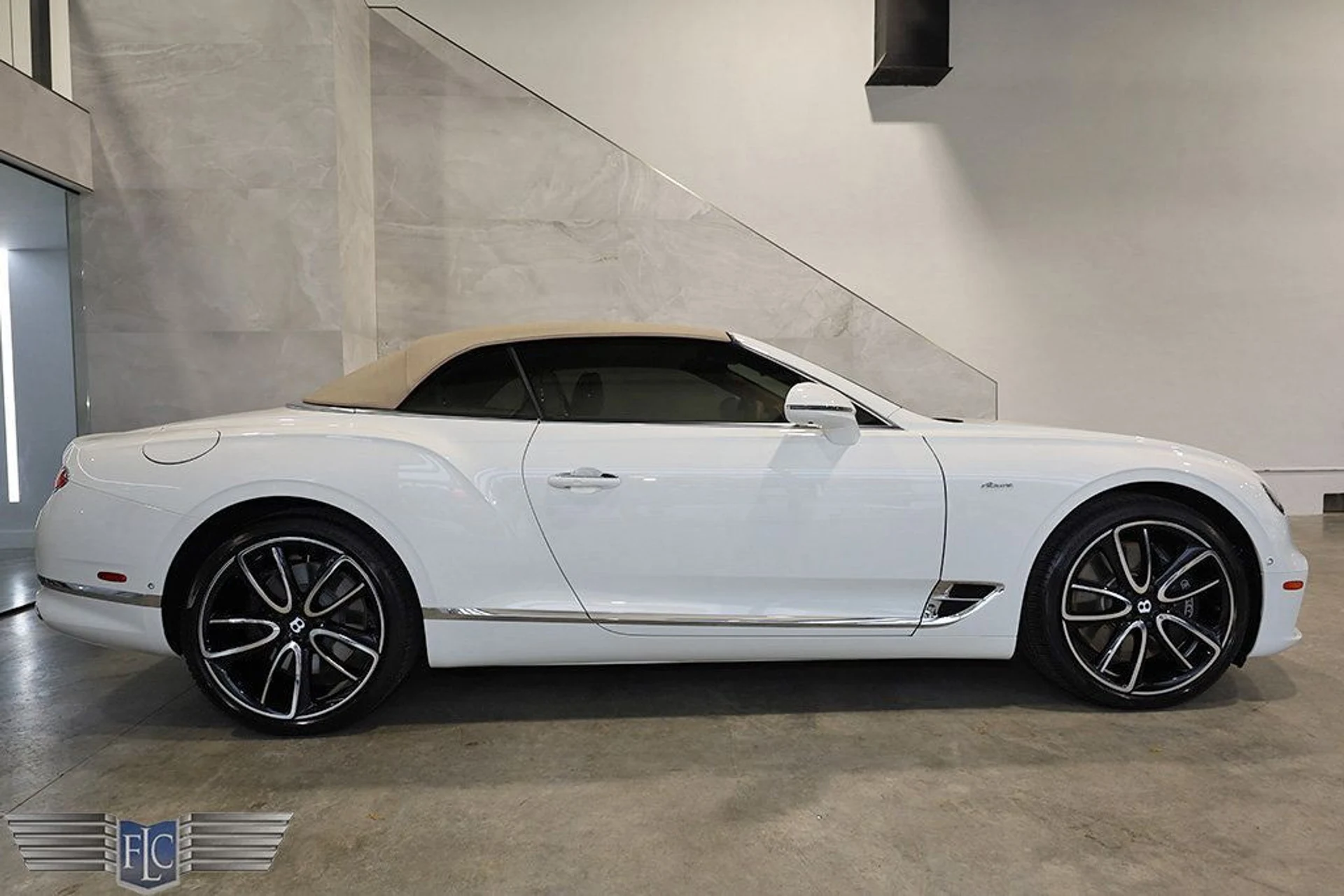 mph012_3166396545_used_2023_bentley_continental_gtazureconvertible_9689_22727335_13_1024_1caf8e3d58