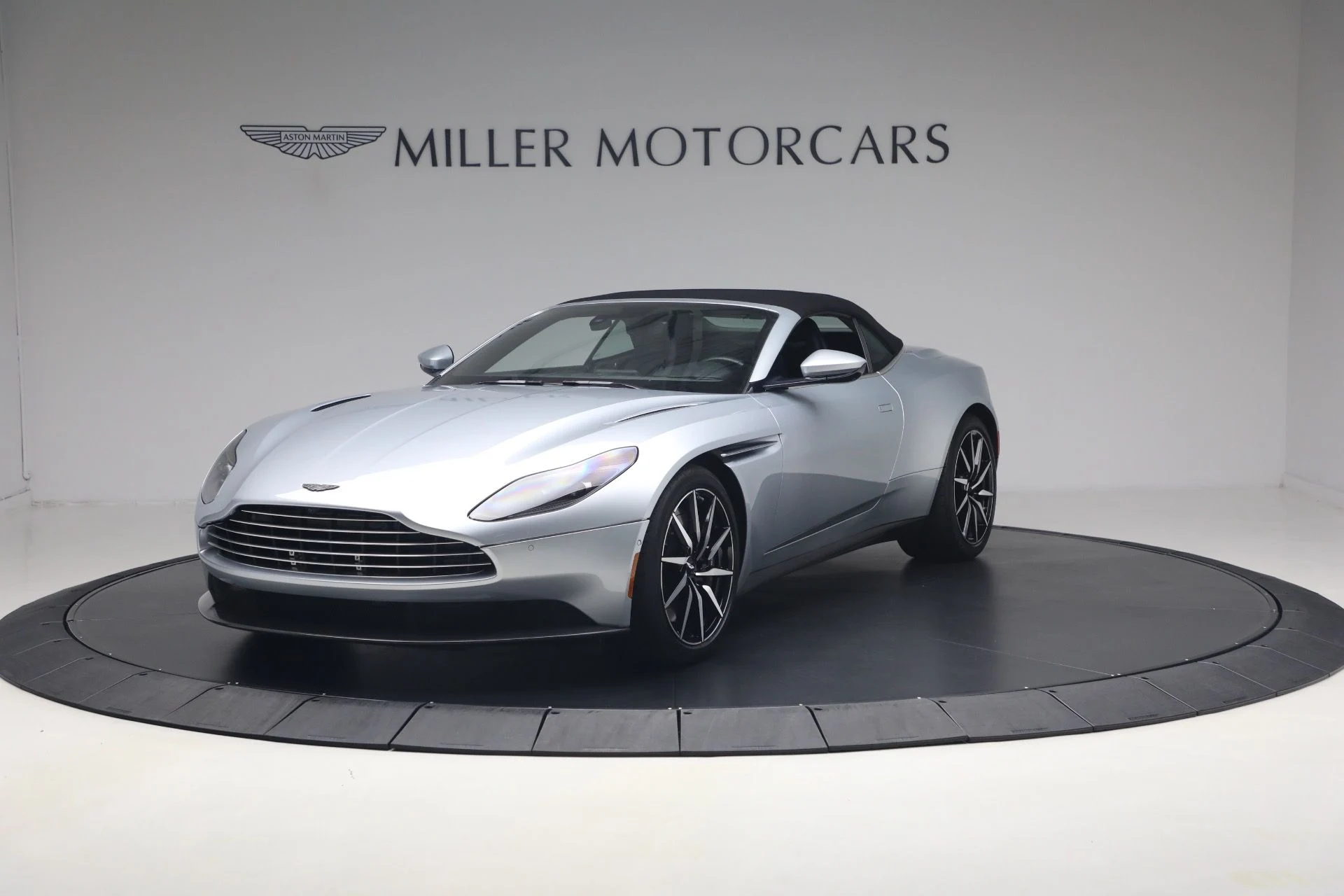 mph012_3167263407_Used_2019_Aston_Martin_DB_11_Volante_1781362219_99bb5ca125