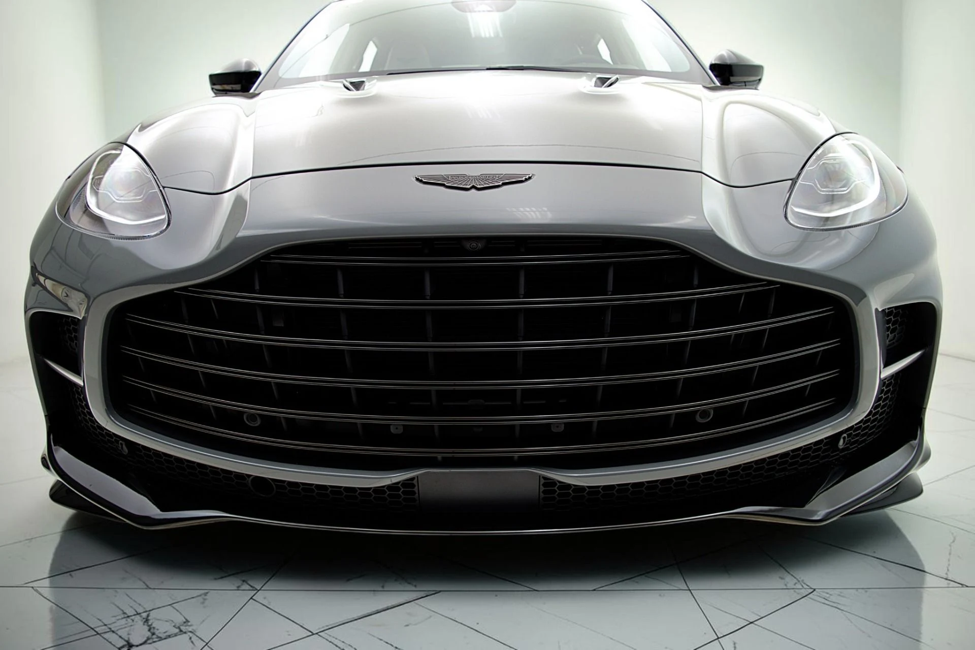 mph012_3168768246_Used_2023_Aston_Martin_DBX_707_f7e85f2147