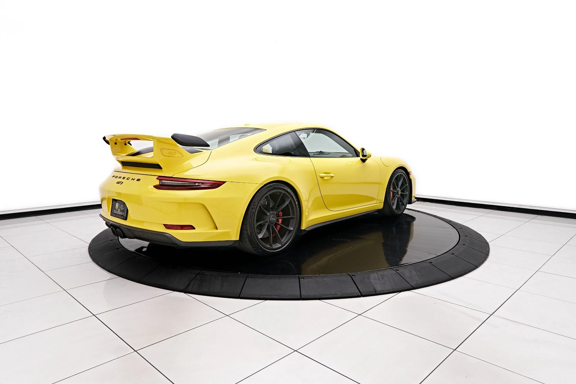 mph012_3171990310_Used_2018_Porsche_911_GT_3_1755896693_1643b0e449