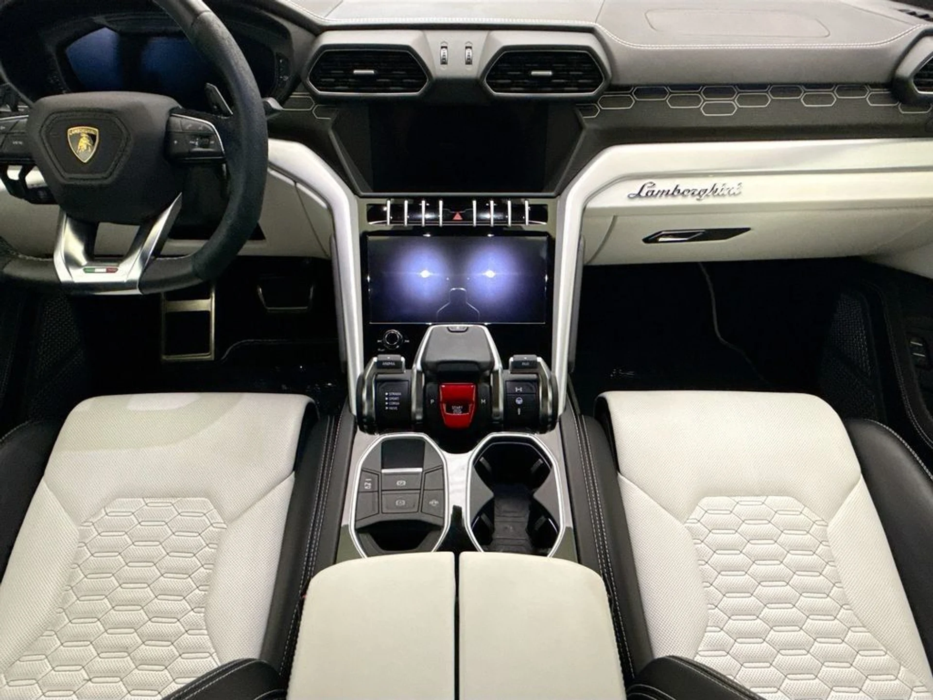 mph012_3173650091_used_2019_lamborghini_urus_awd_8119_23021211_13_1024_afd2ac471d