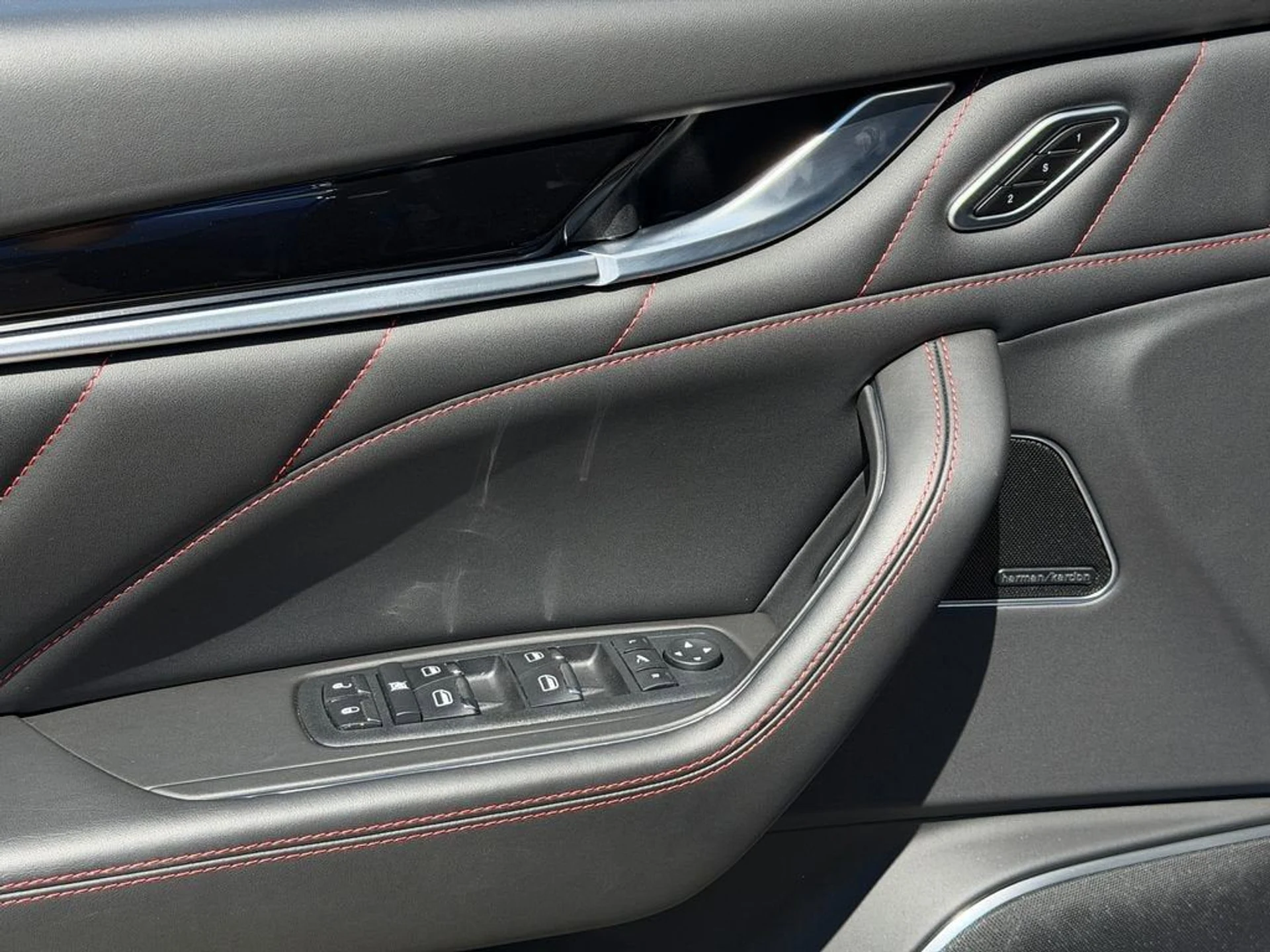 mph012_3185165453_25604ff27631460c9f96721c1dfaeaee_775b749fce