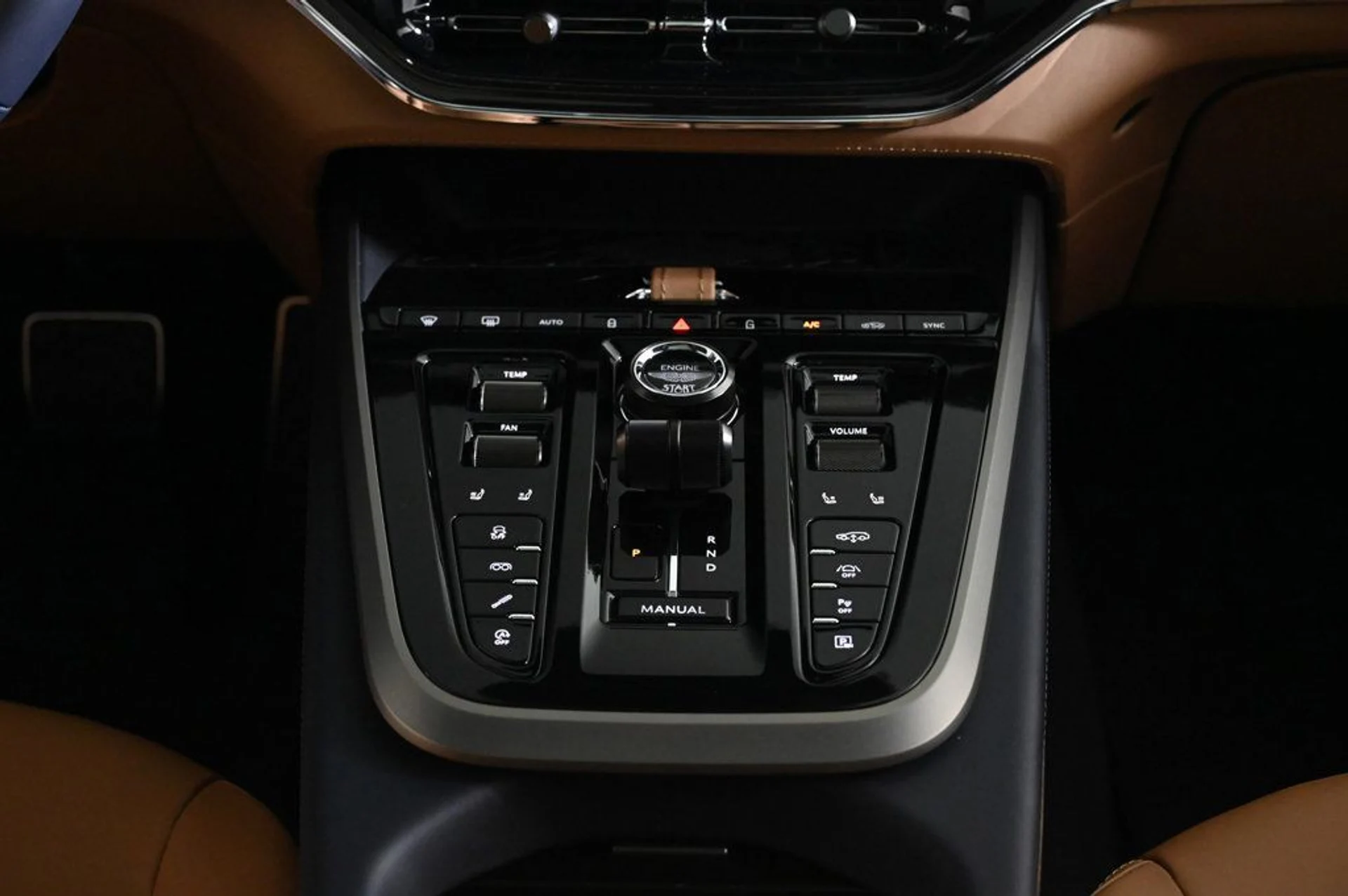 mph012_3185323987_new_2026_aston_martin_dbx_707awd_11350_22964194_13_1024_968143f0a9