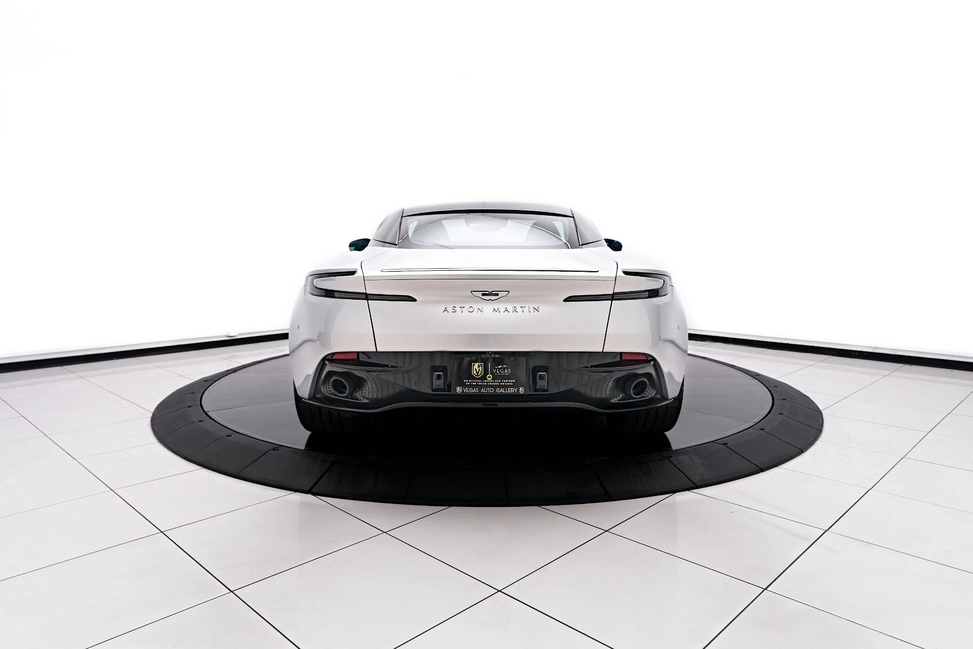 mph012_3187271145_Used_2024_Aston_Martin_DB_12_1755890584_74b7e976b4