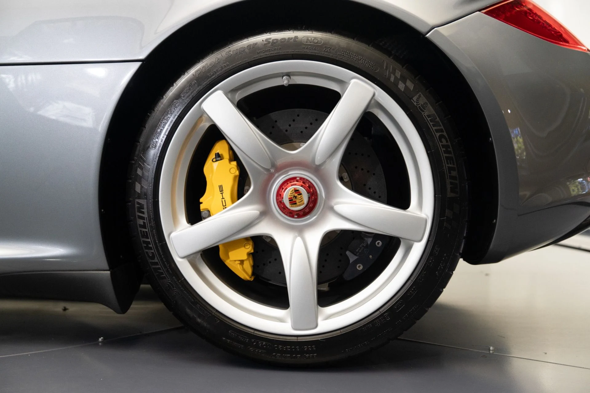 mph012_3187830929_Used_2004_Porsche_Carrera_GT_1793121940_a10e6f45dc